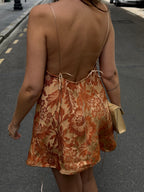 Robe dos nu upcyclée orange clair à motifs vintage