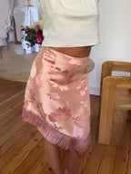 Jupe upcyclée satinée rose à motifs et franges vintage