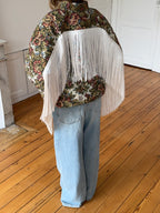 Veste upcyclée à fleurs et franges