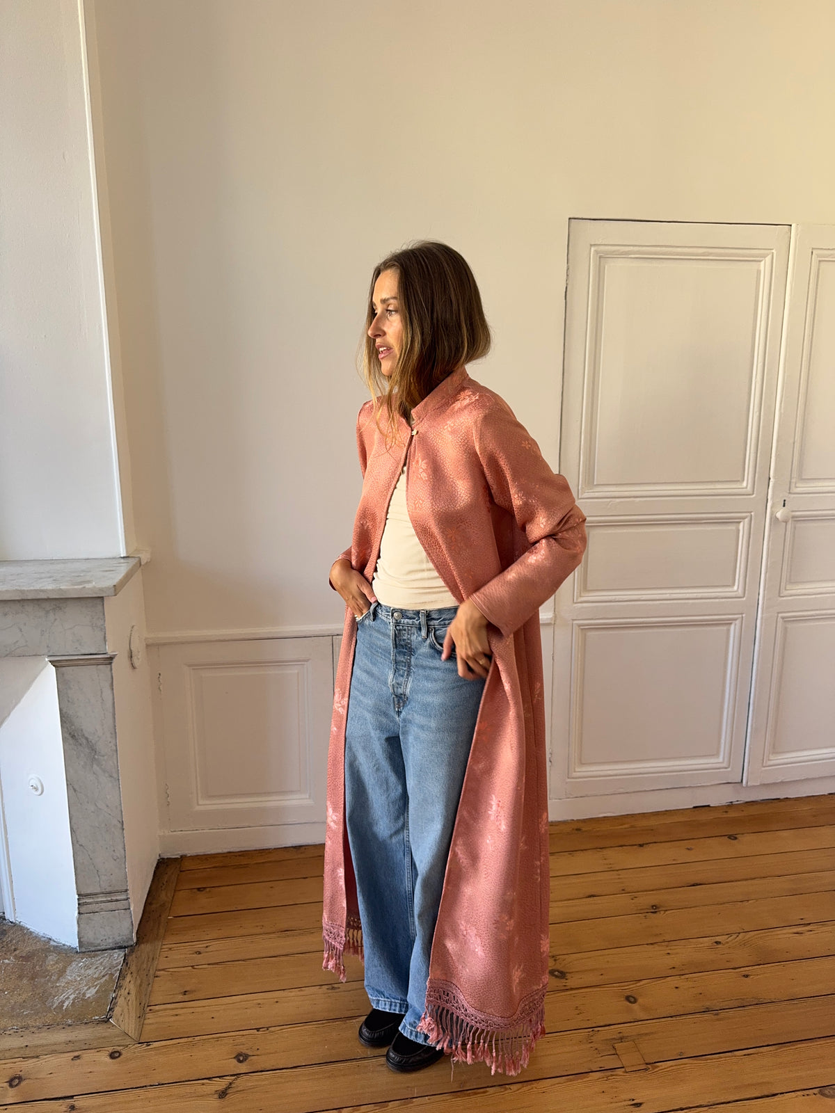 Veste longue upcyclée satinée rosée et franges - S/M