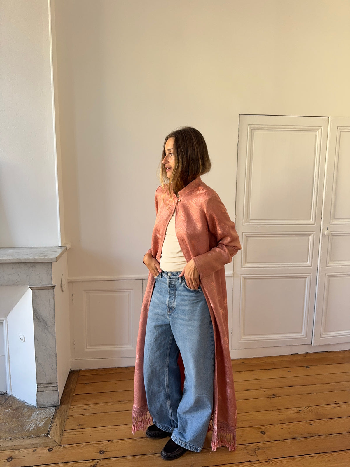 Veste longue upcyclée satinée rosée et franges - S/M