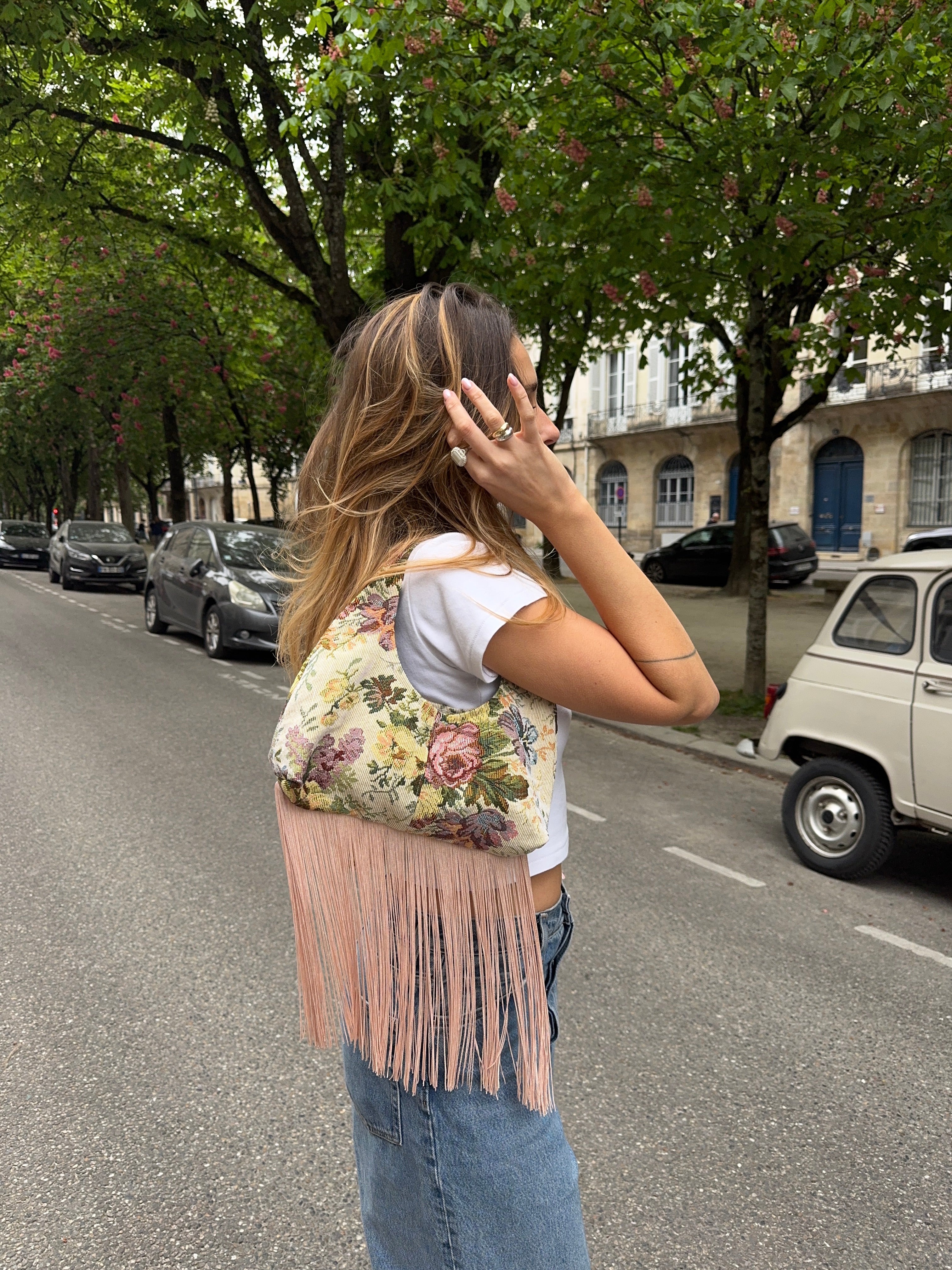 Sac upcyclé fleurs et franges