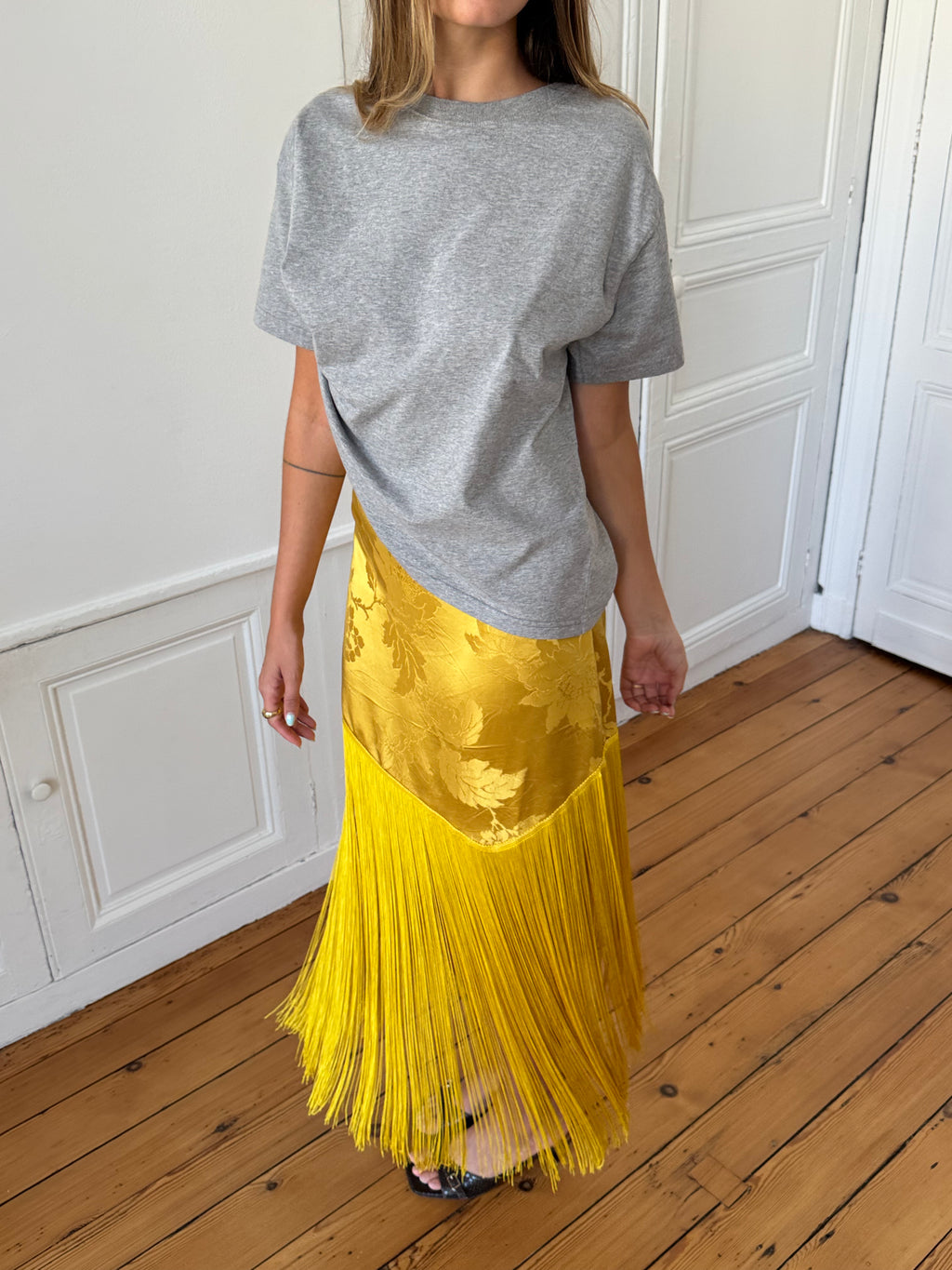 Jupe longue upcyclée satinée jaune et franges