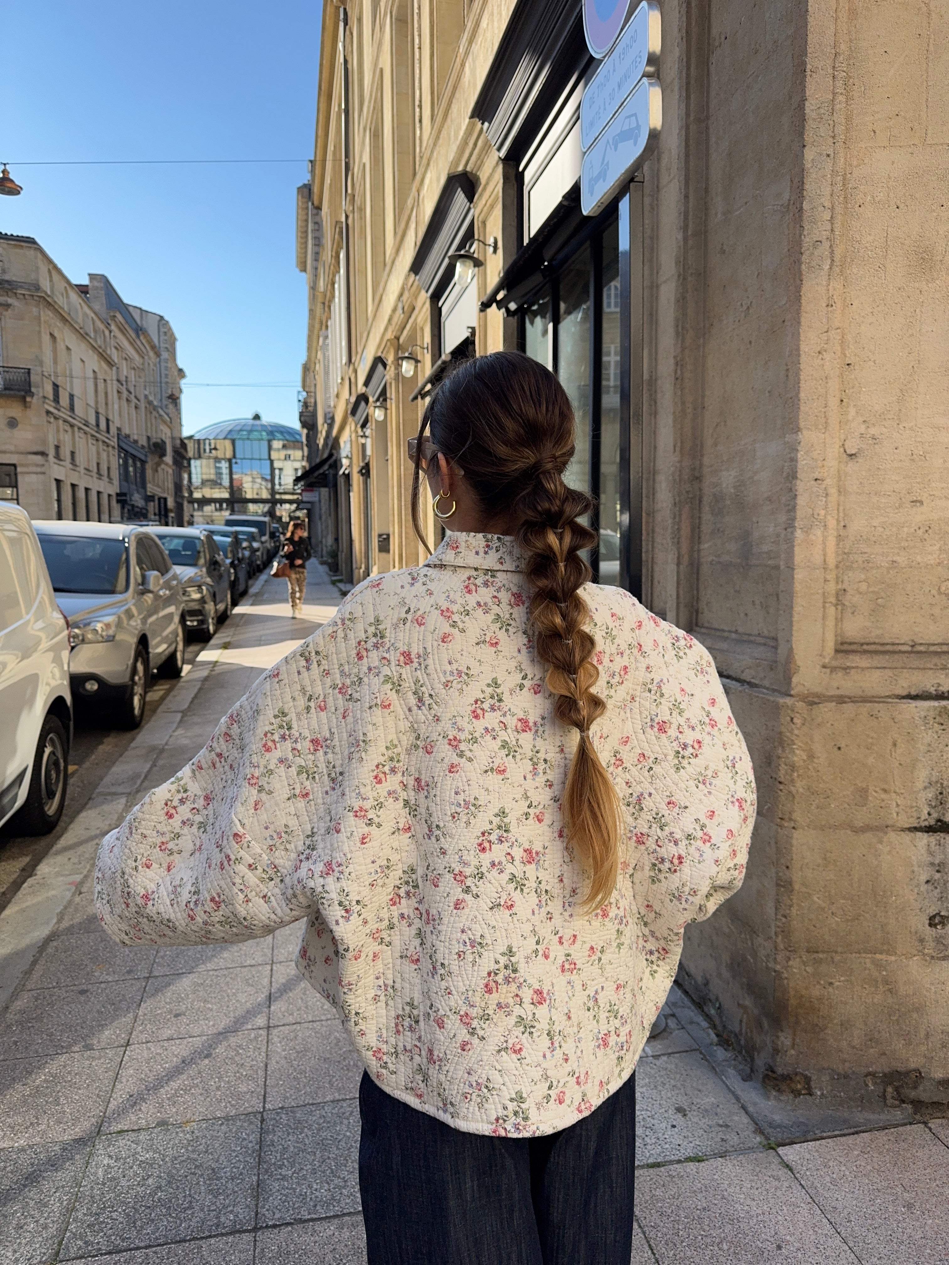 Veste upcyclée matelassée blanche à fleurs