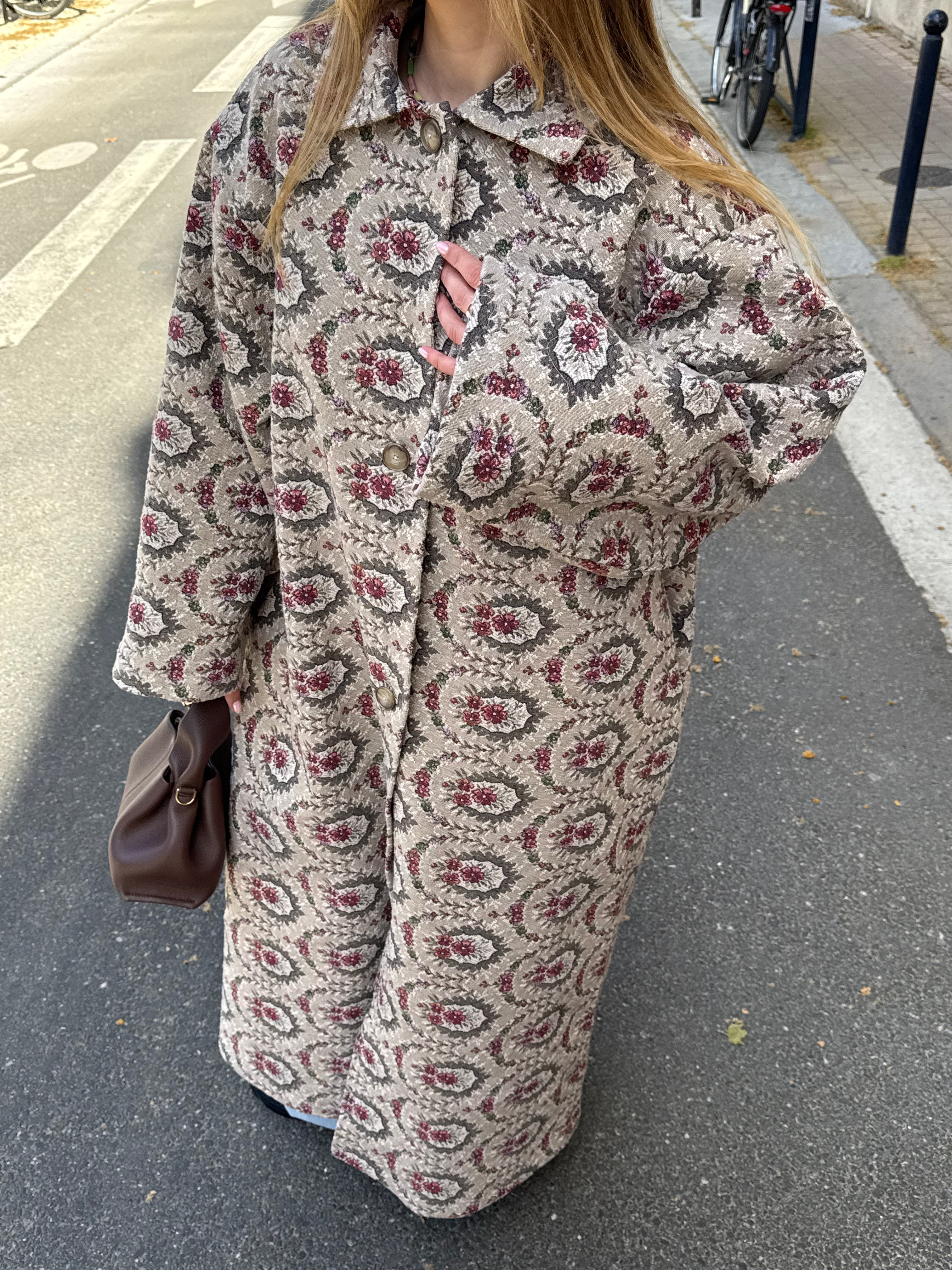 Manteau long upcyclé à motifs fleurs vintage