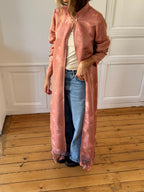 Veste longue upcyclée satinée rosée et franges - S/M