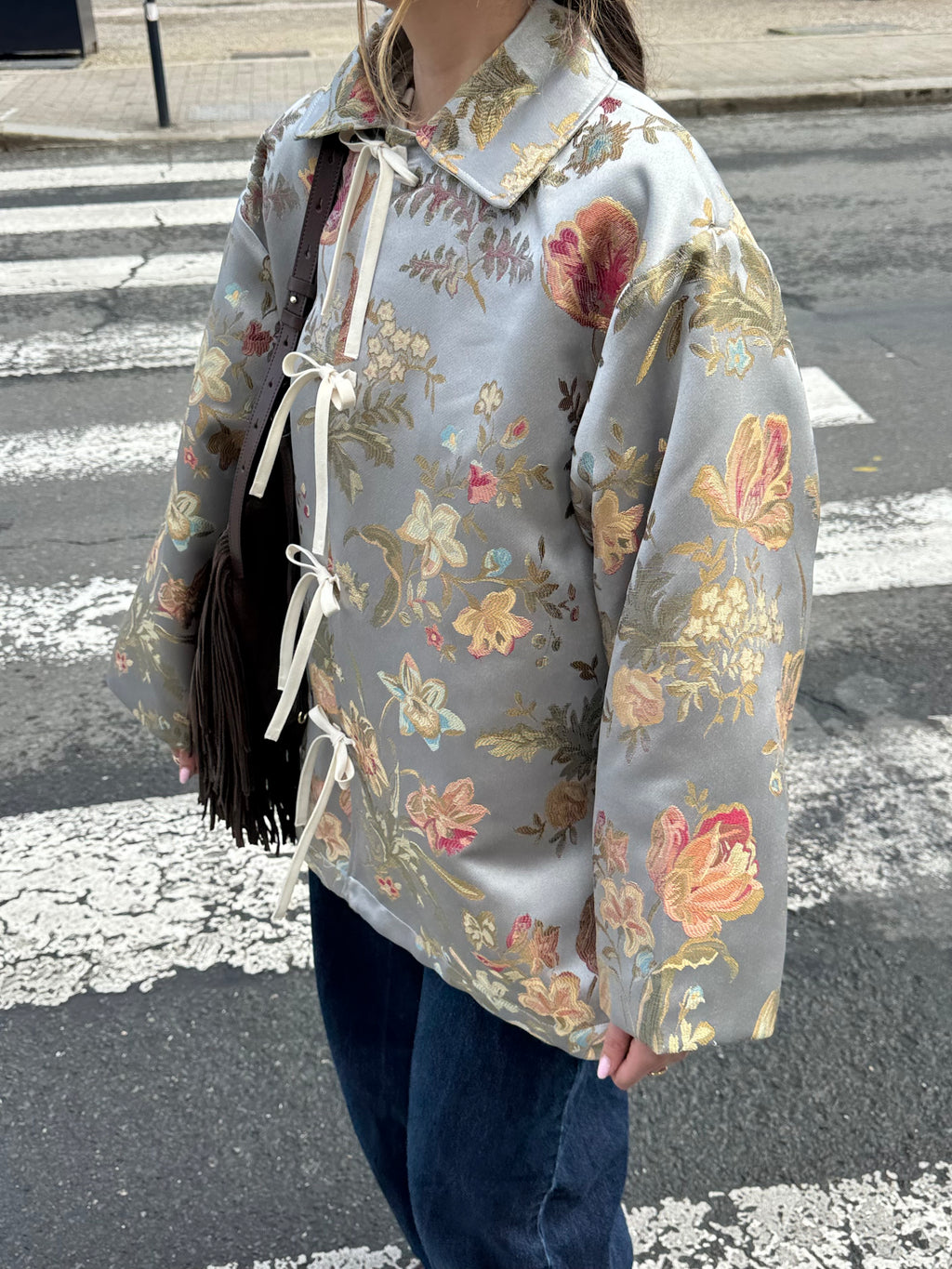 Veste upcyclée bleu-vert satiné à motifs vintage