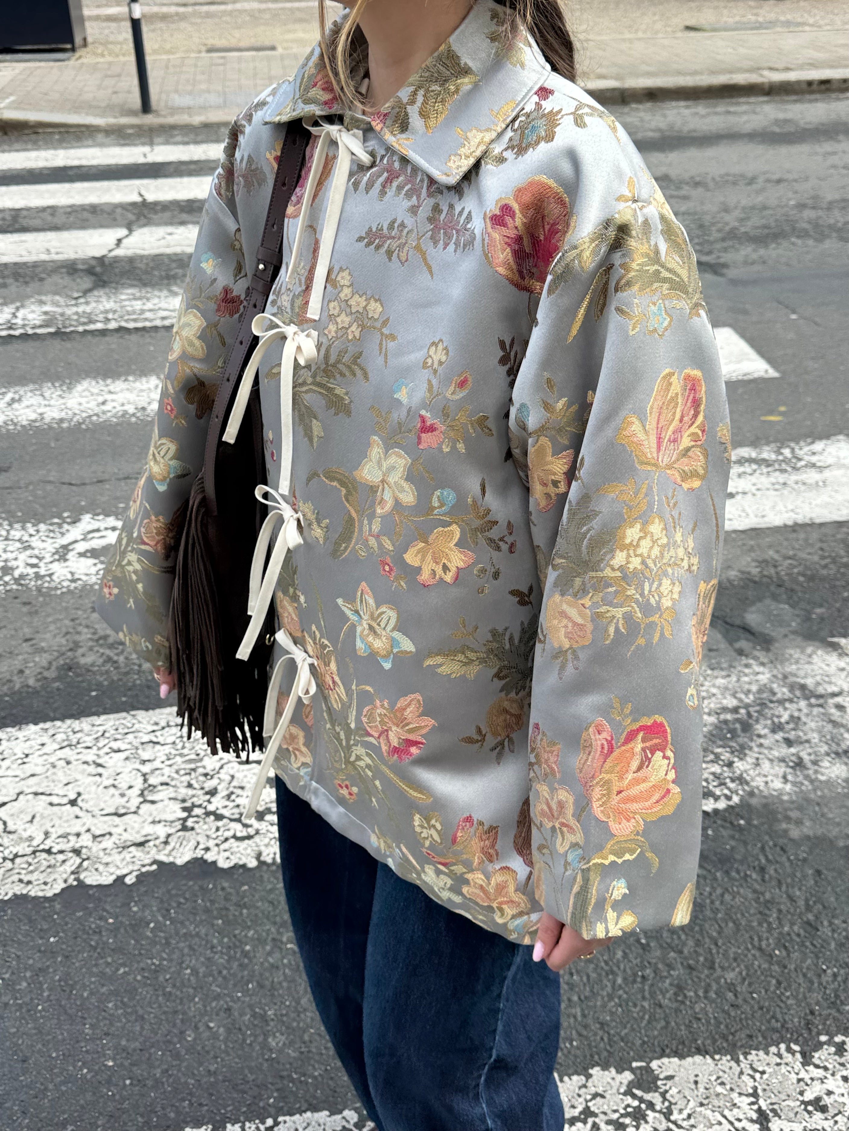 Veste upcyclée bleu-vert satiné à motifs vintage