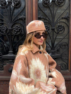 Chapeau upcyclé laine marron et crème à motifs vintage