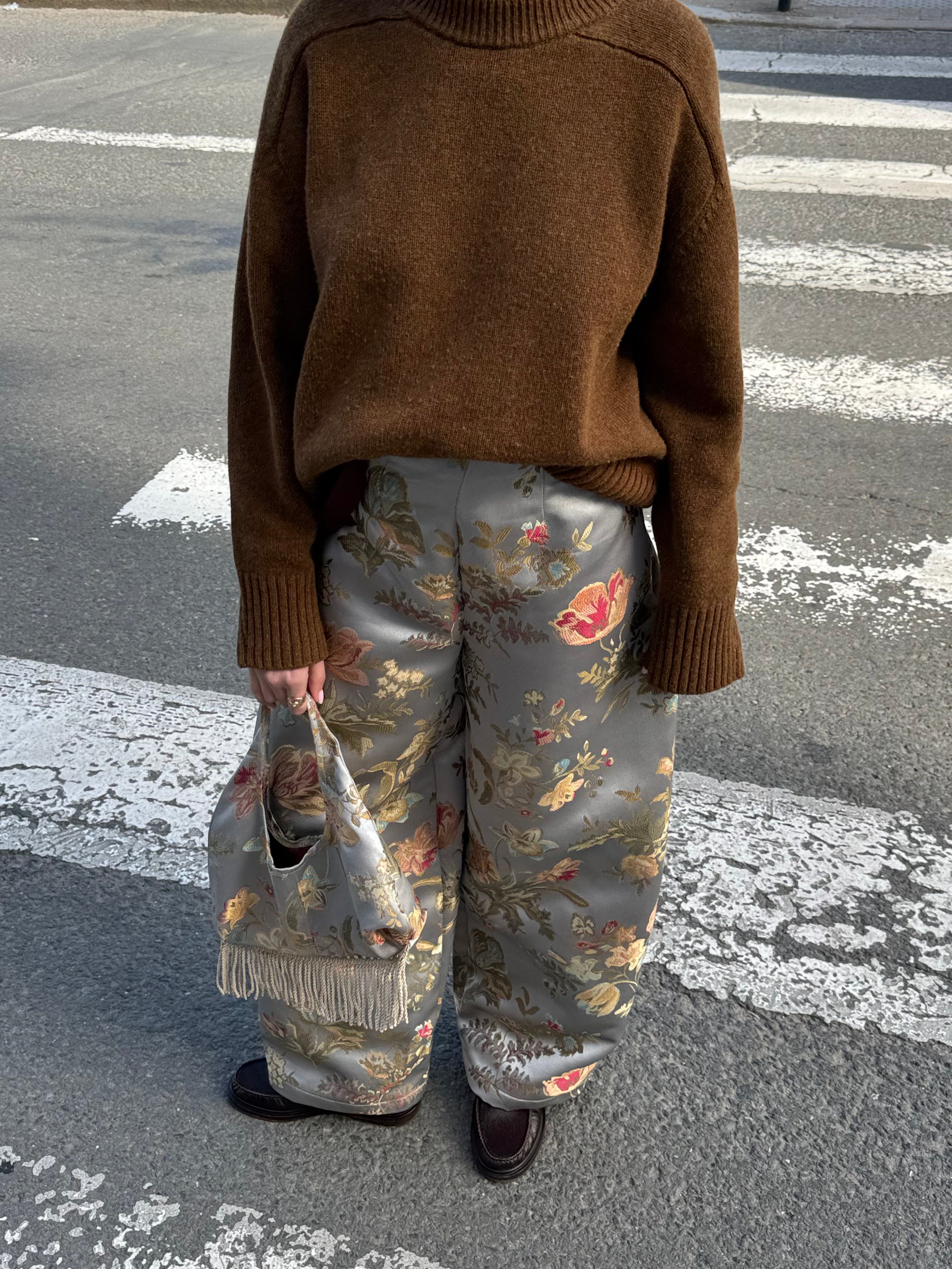 Pantalon upcyclé bleu-vert satiné à motifs vintage