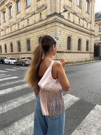 Sac upcyclé satiné rose pâle à motifs et franges vintage - petit