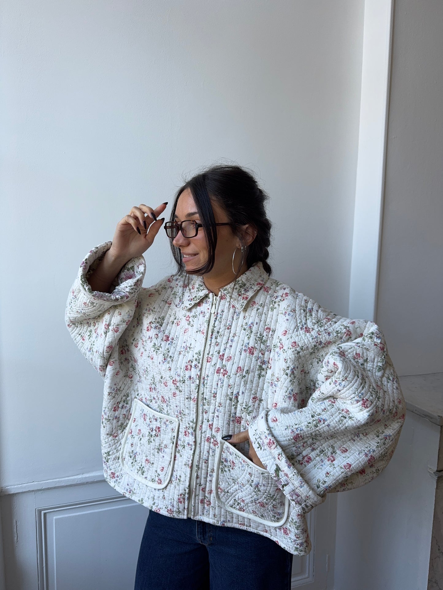 Veste upcyclée matelassée blanche à fleurs