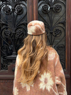 Chapeau upcyclé laine marron et crème à motifs vintage