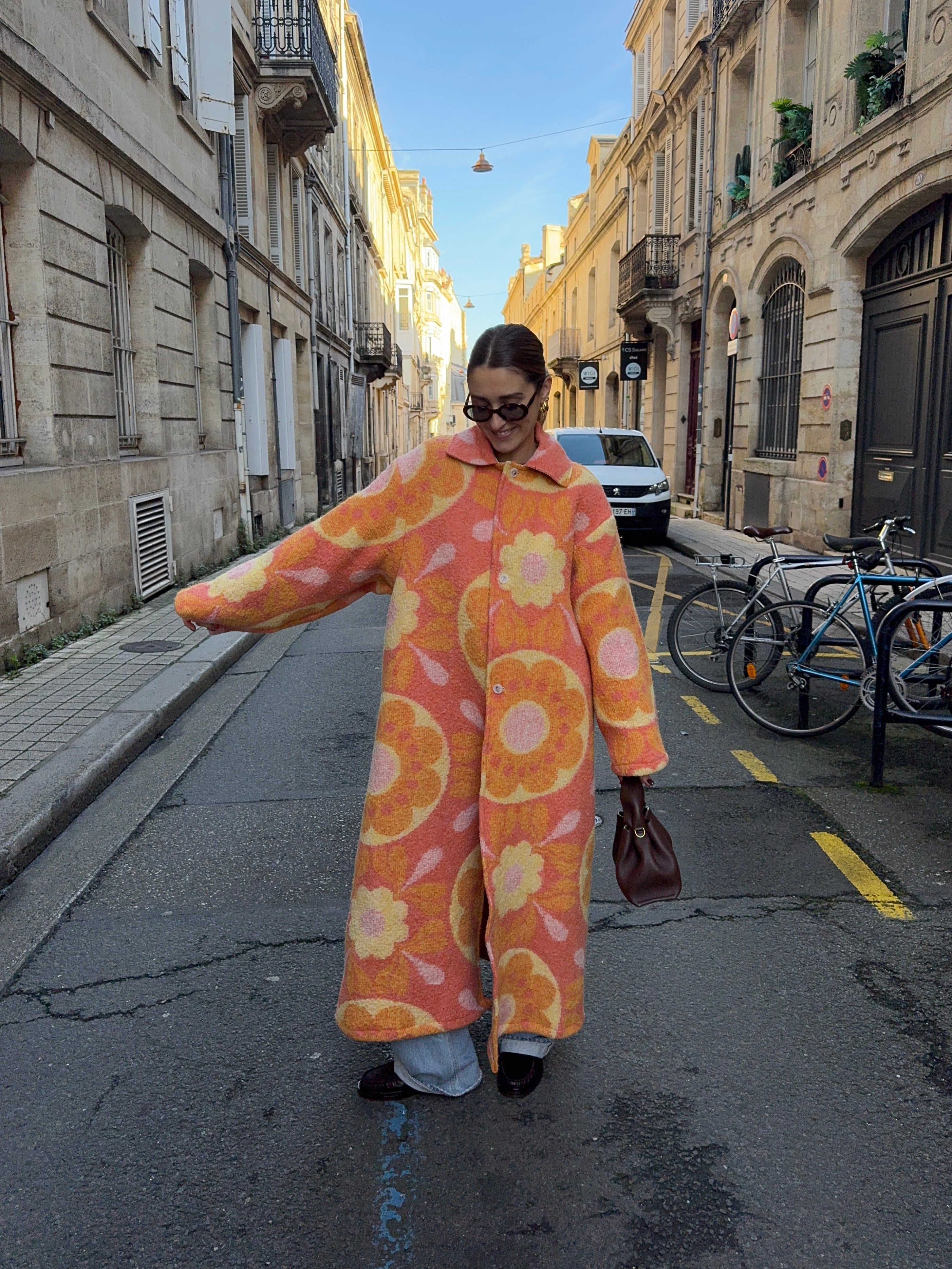 Manteau long upcyclé laine orange à fleurs vintage