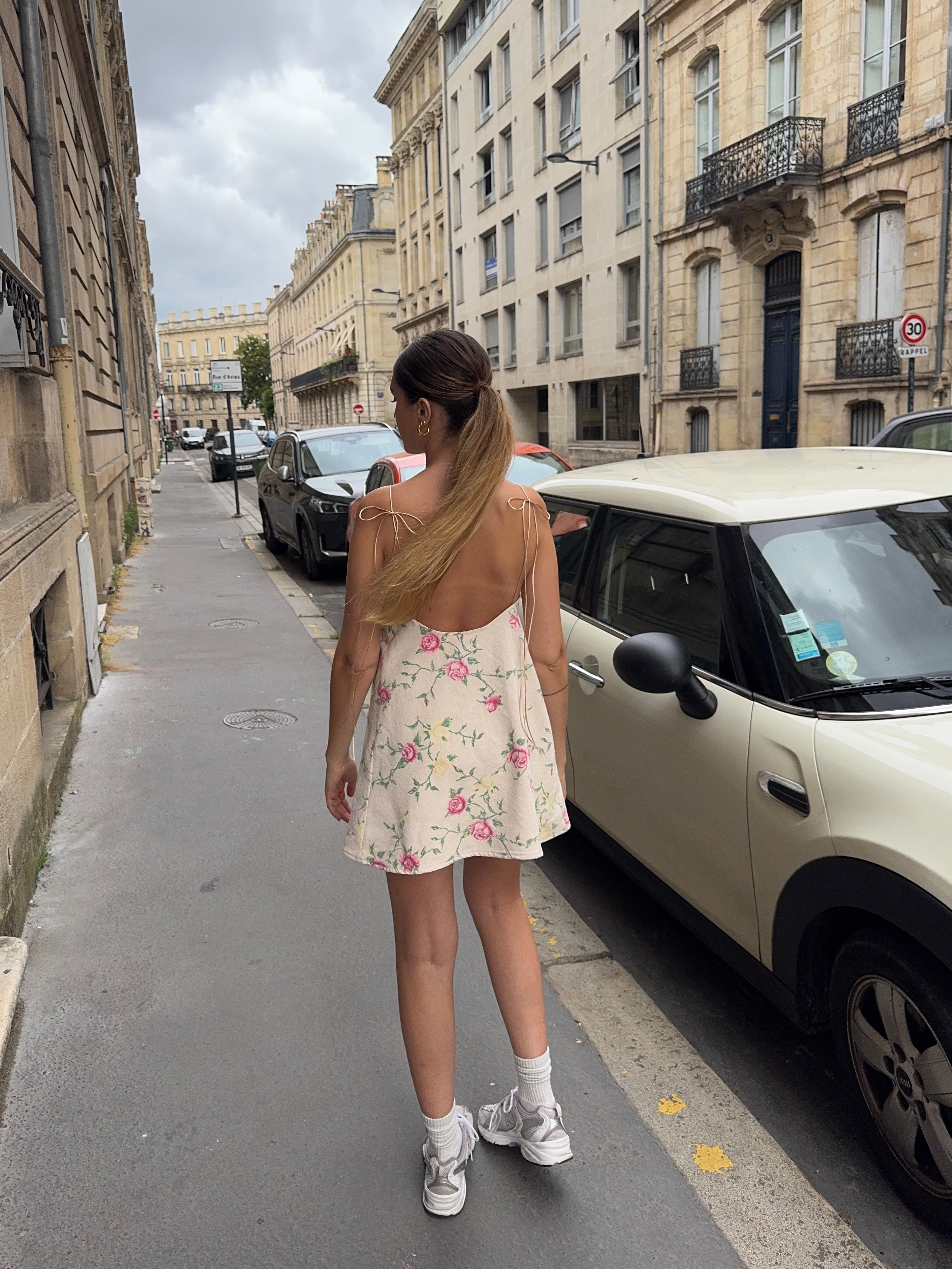 Robe dos nu upcyclée crème à fleurs vintage
