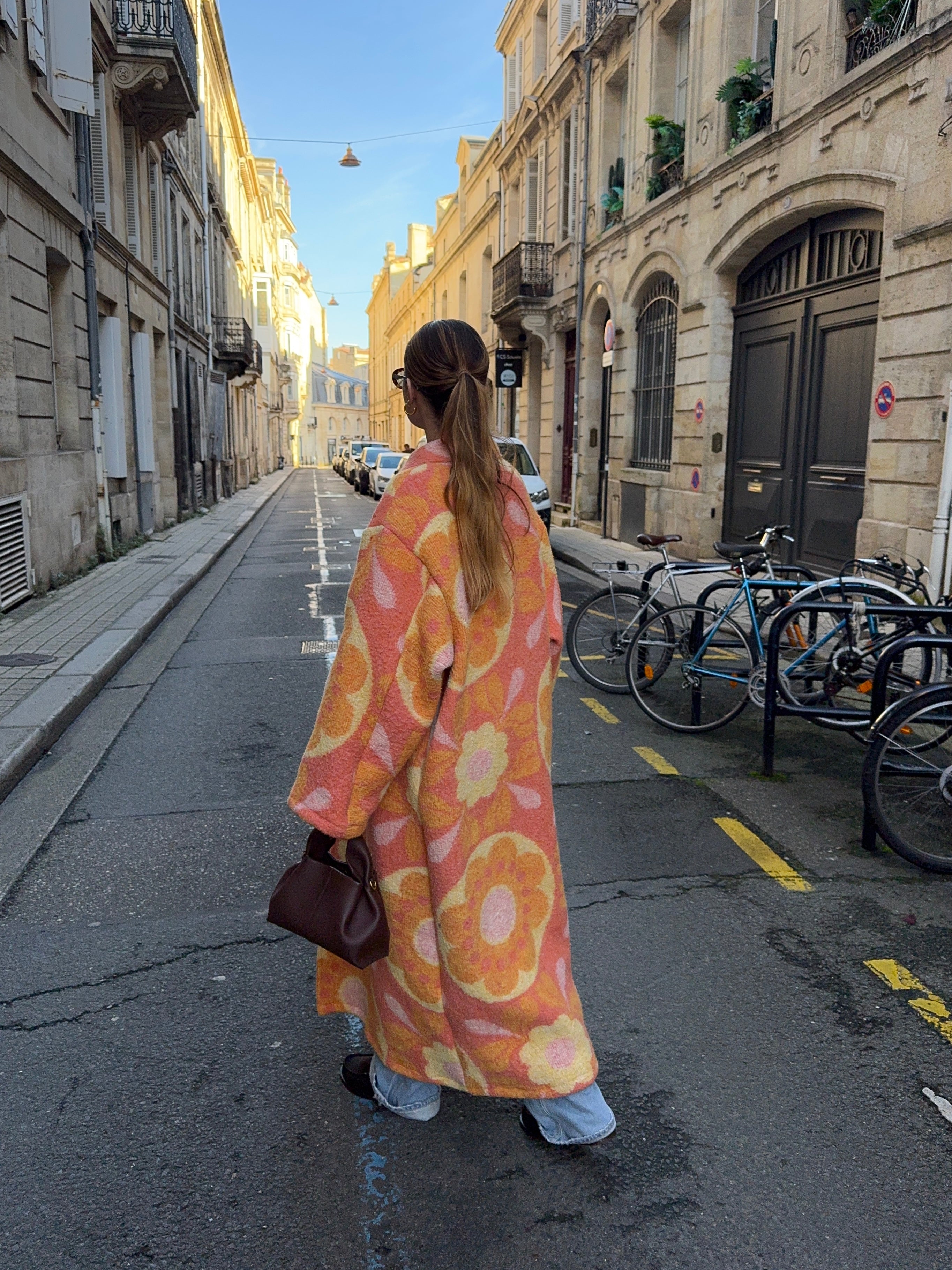 Manteau long upcyclé laine orange à fleurs vintage