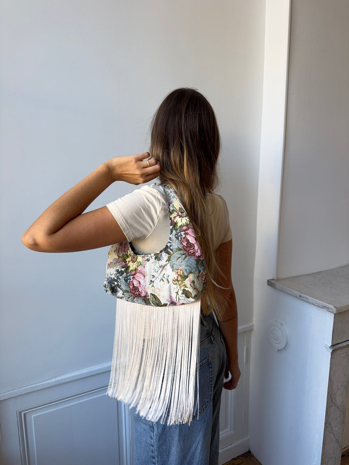 Sac upcyclé à fleurs et franges