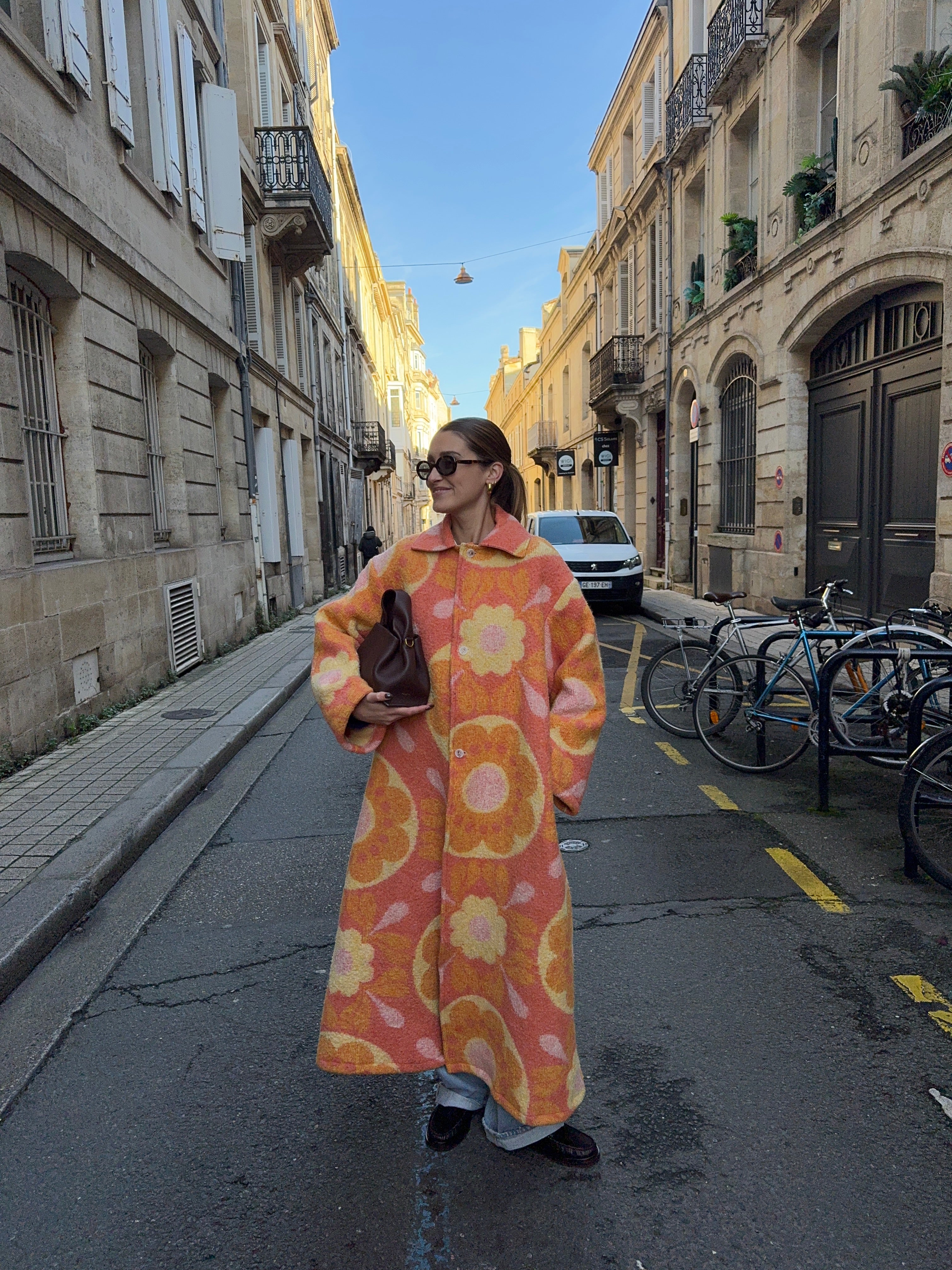 Manteau long upcyclé laine orange à fleurs vintage