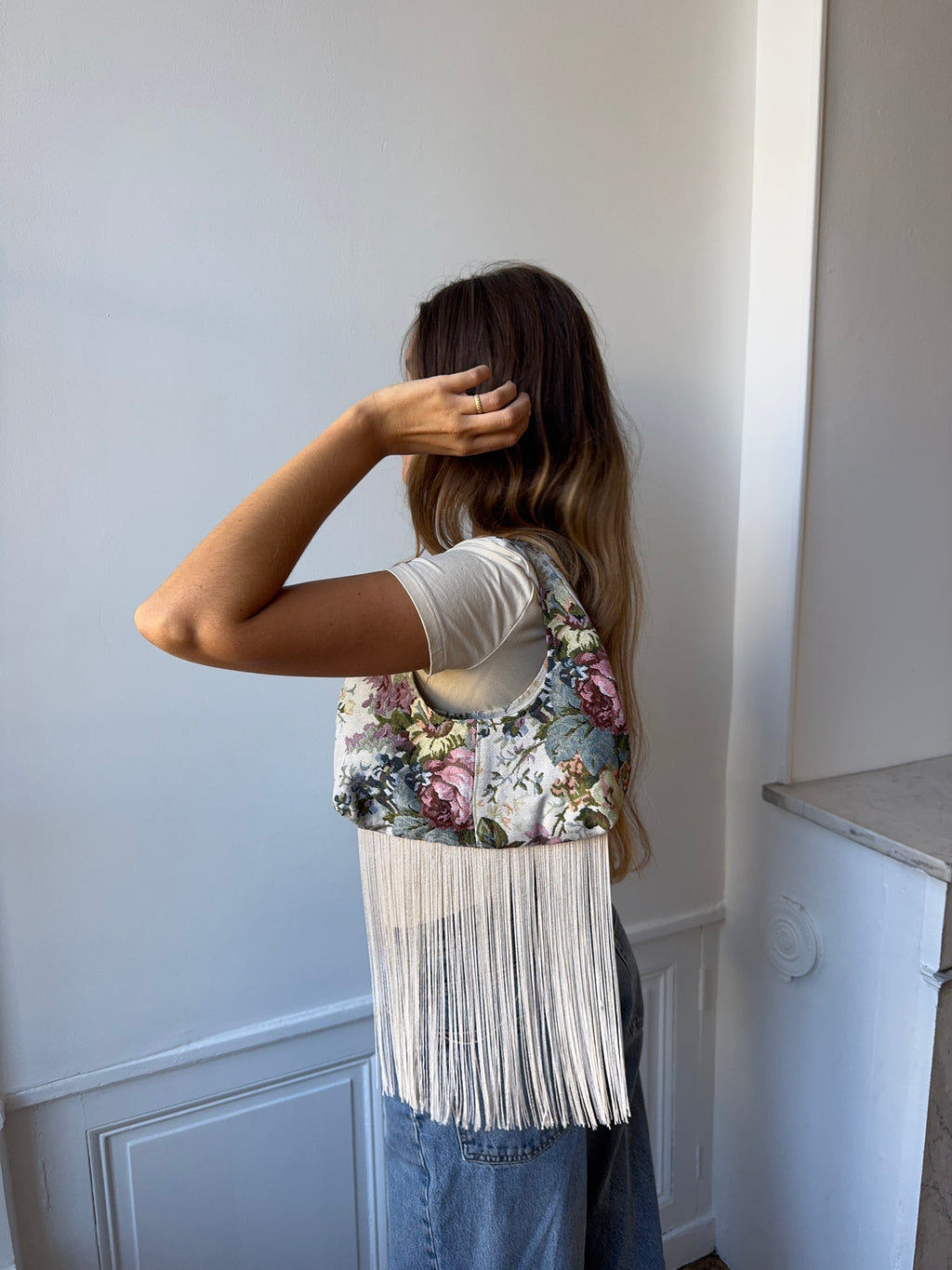 Sac upcyclé à fleurs et franges