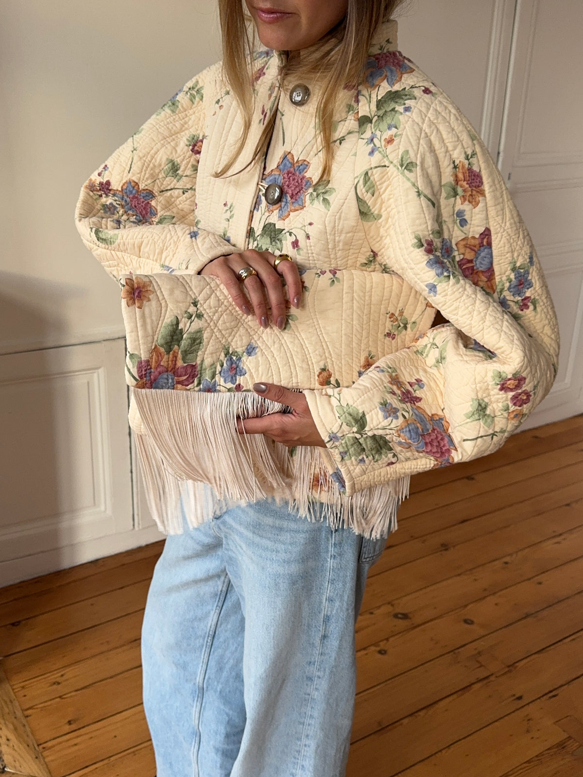 Grande pochette upcyclée matelassée crème et franges