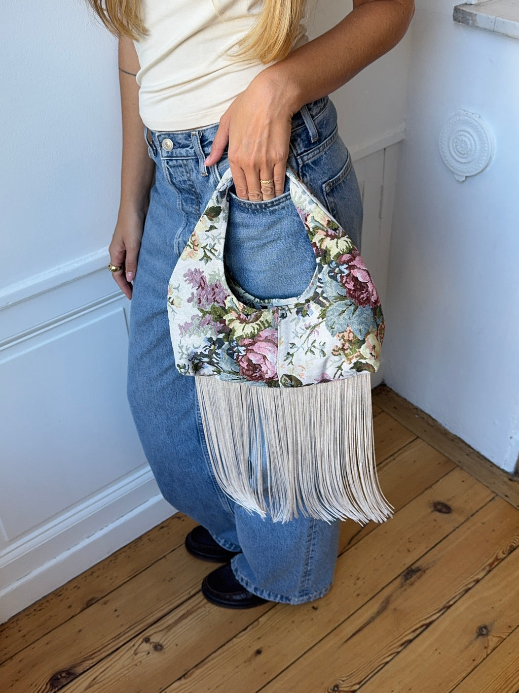 Sac upcyclé à fleurs et franges