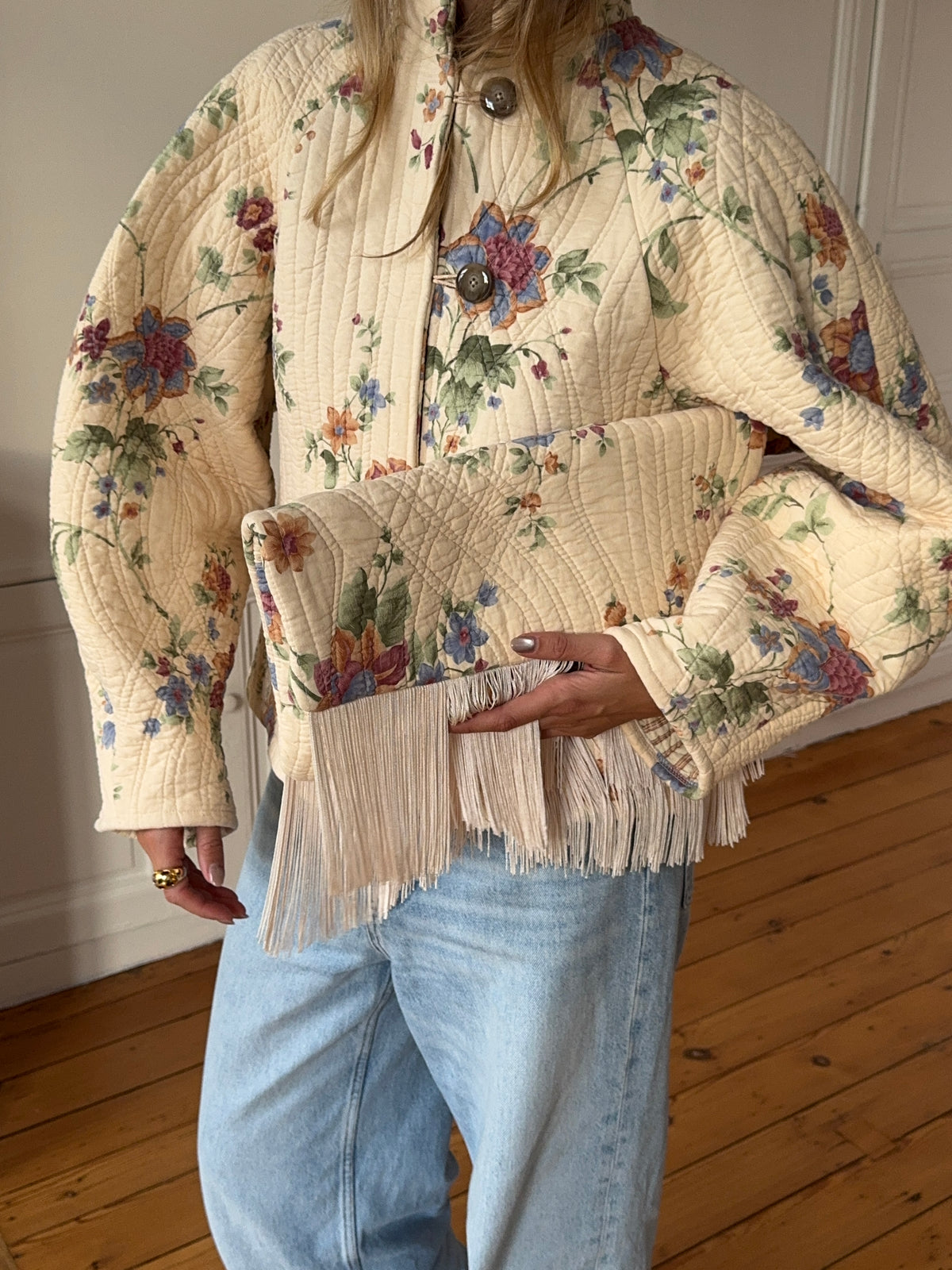Grande pochette upcyclée matelassée crème et franges