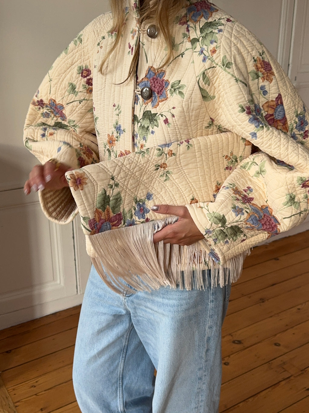 Grande pochette upcyclée matelassée crème et franges