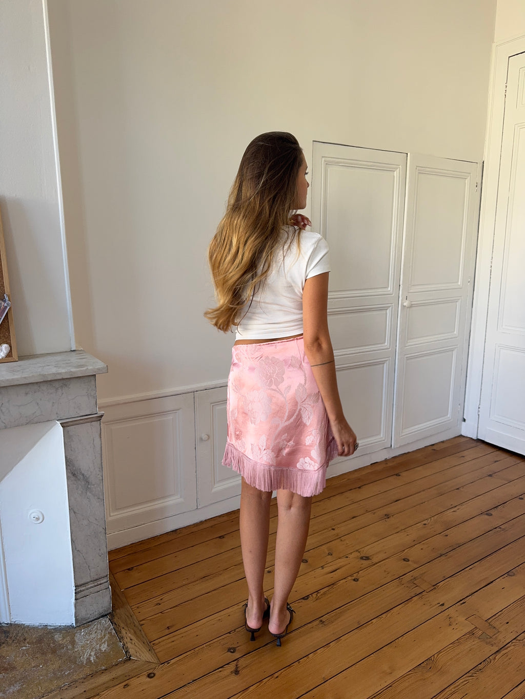 Jupe upcyclée satinée rose et franges