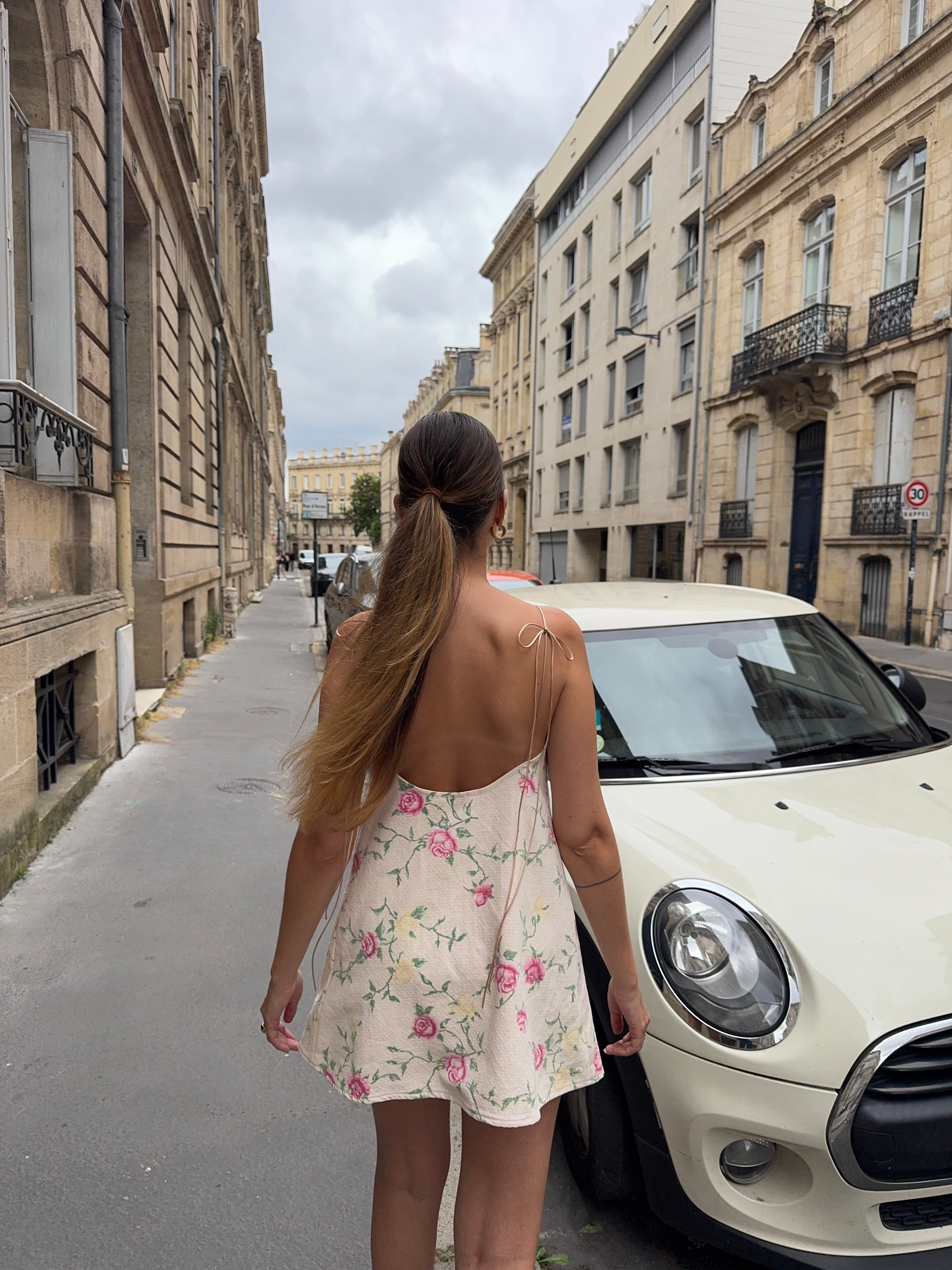 Robe dos nu upcyclée crème à fleurs vintage