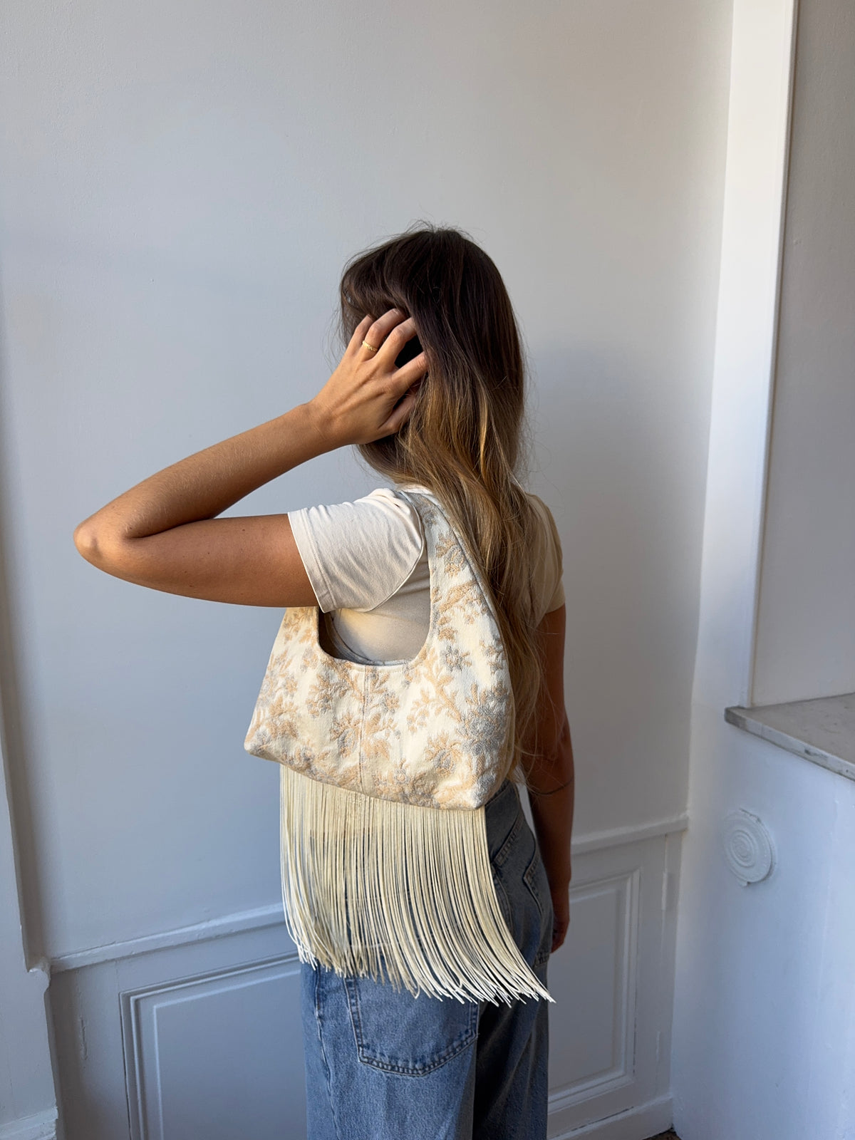 Sac upcyclé satiné crème et franges