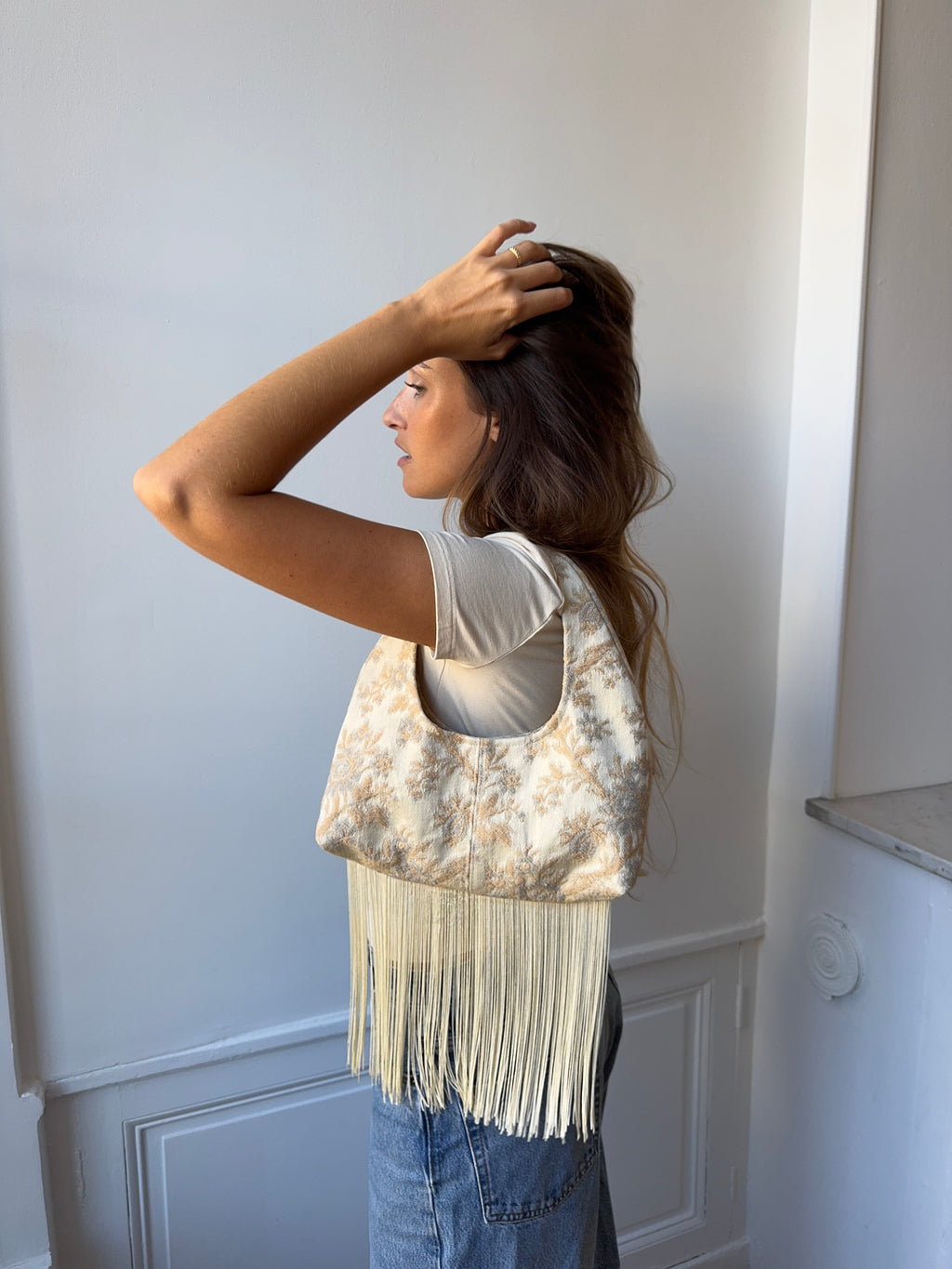 Sac upcyclé satiné crème et franges
