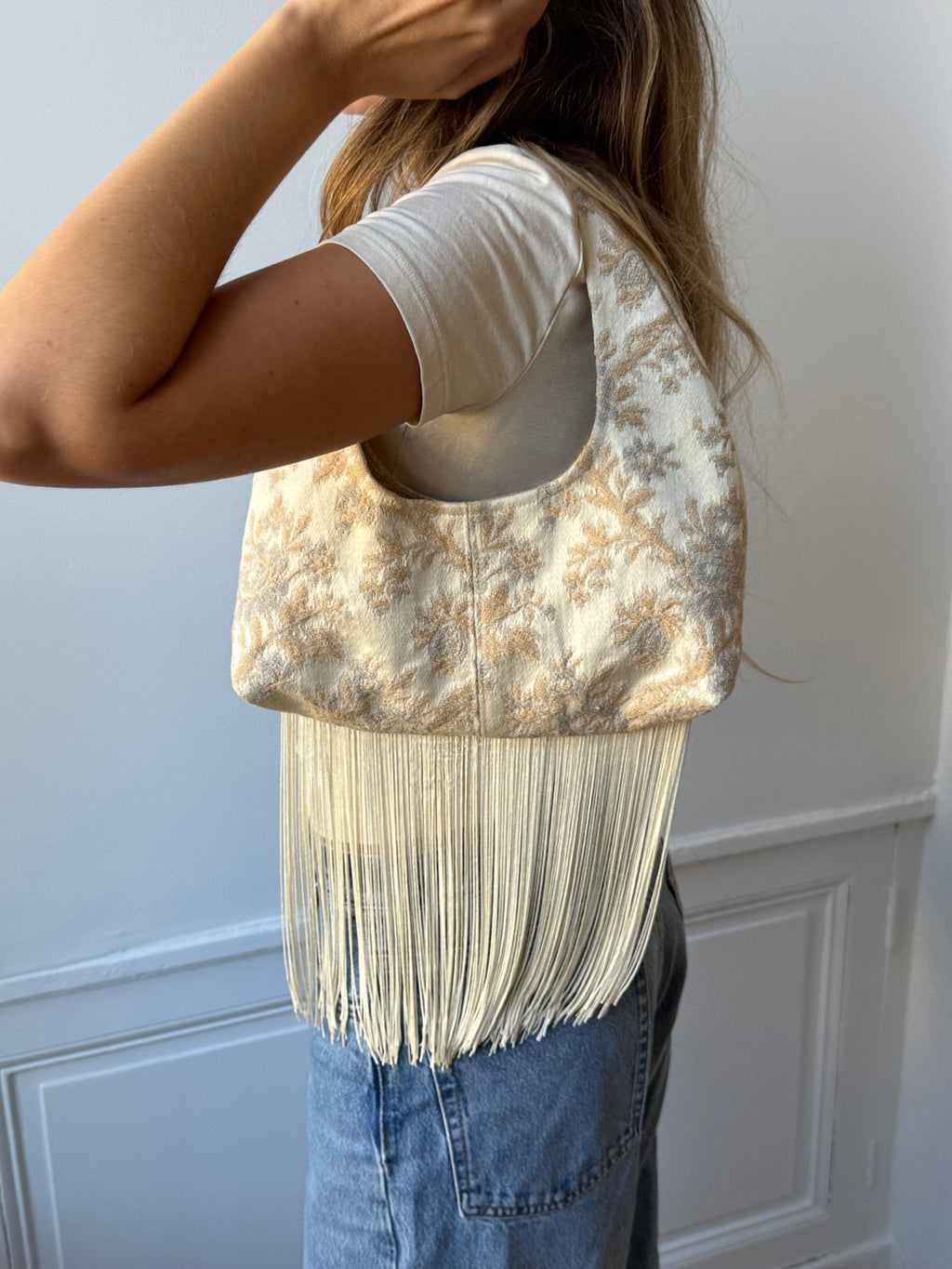 Sac upcyclé satiné crème et franges