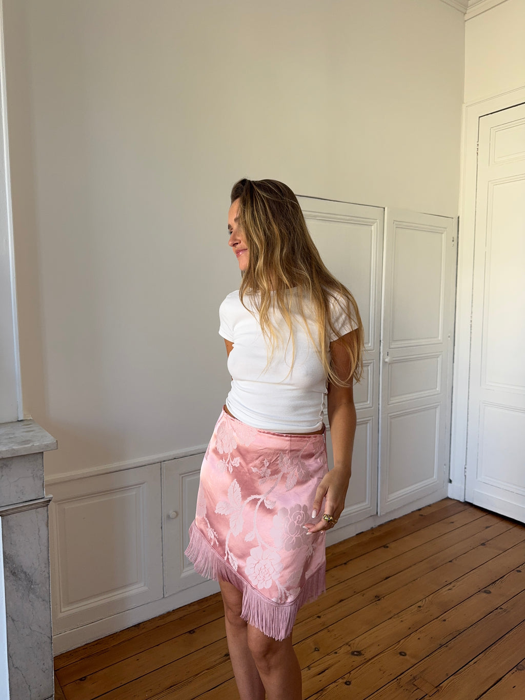 Jupe upcyclée satinée rose et franges