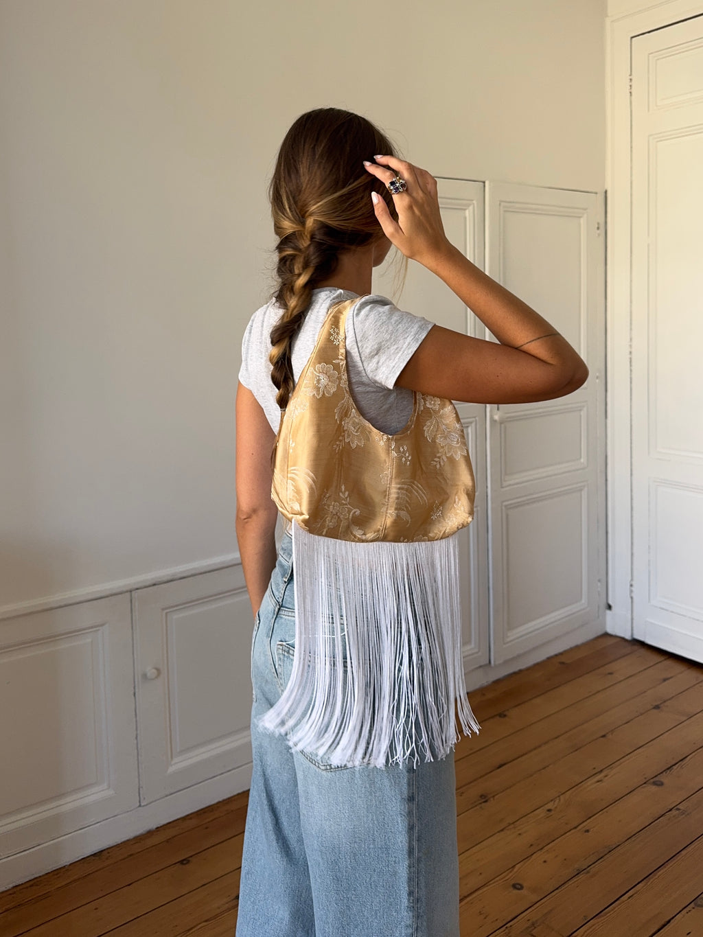 Sac upcyclé satiné doré et franges