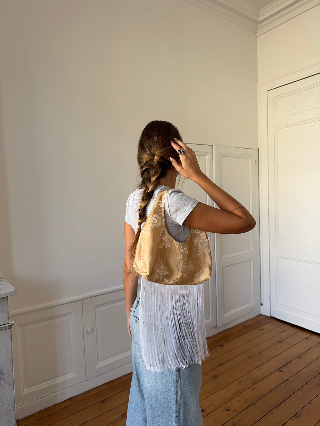 Sac upcyclé satiné doré et franges