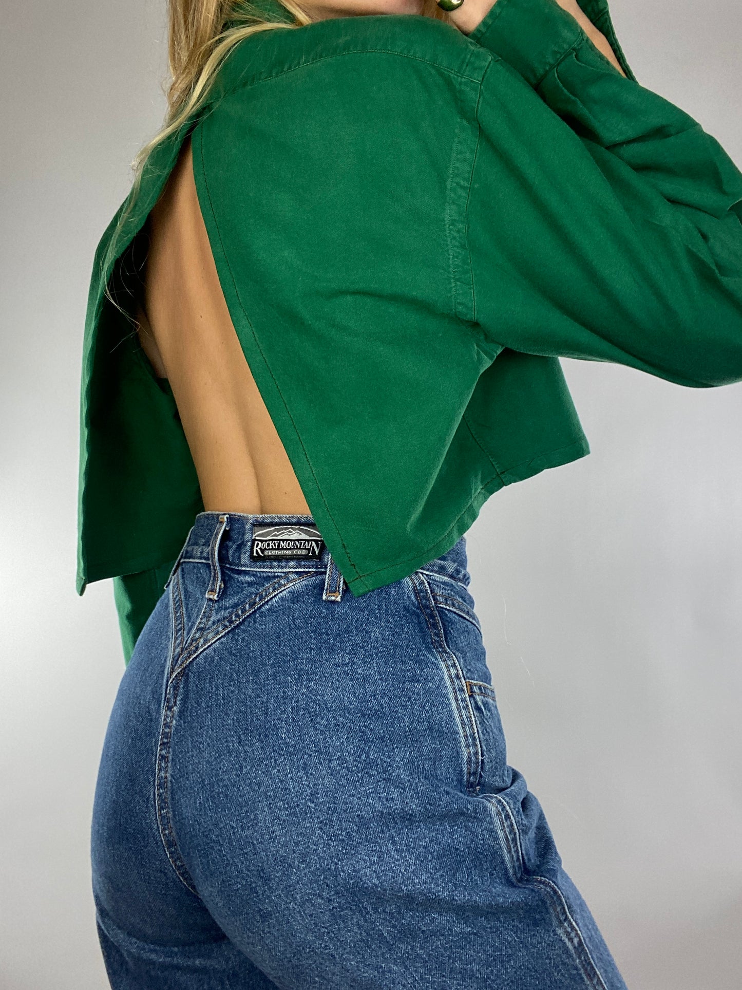 Chemise upcyclée dos nu V vert