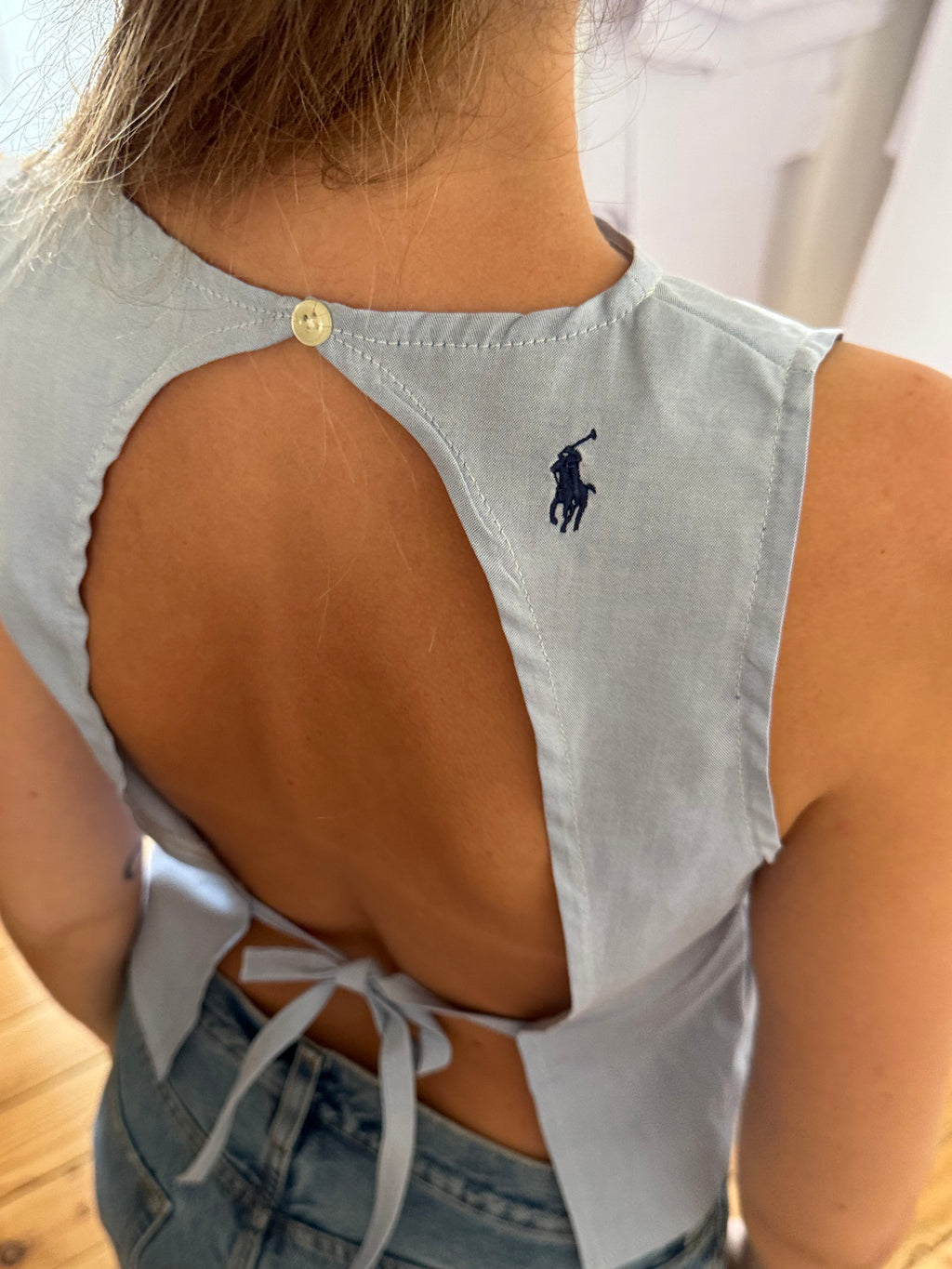 Top dos nu upcyclé bleu pastel