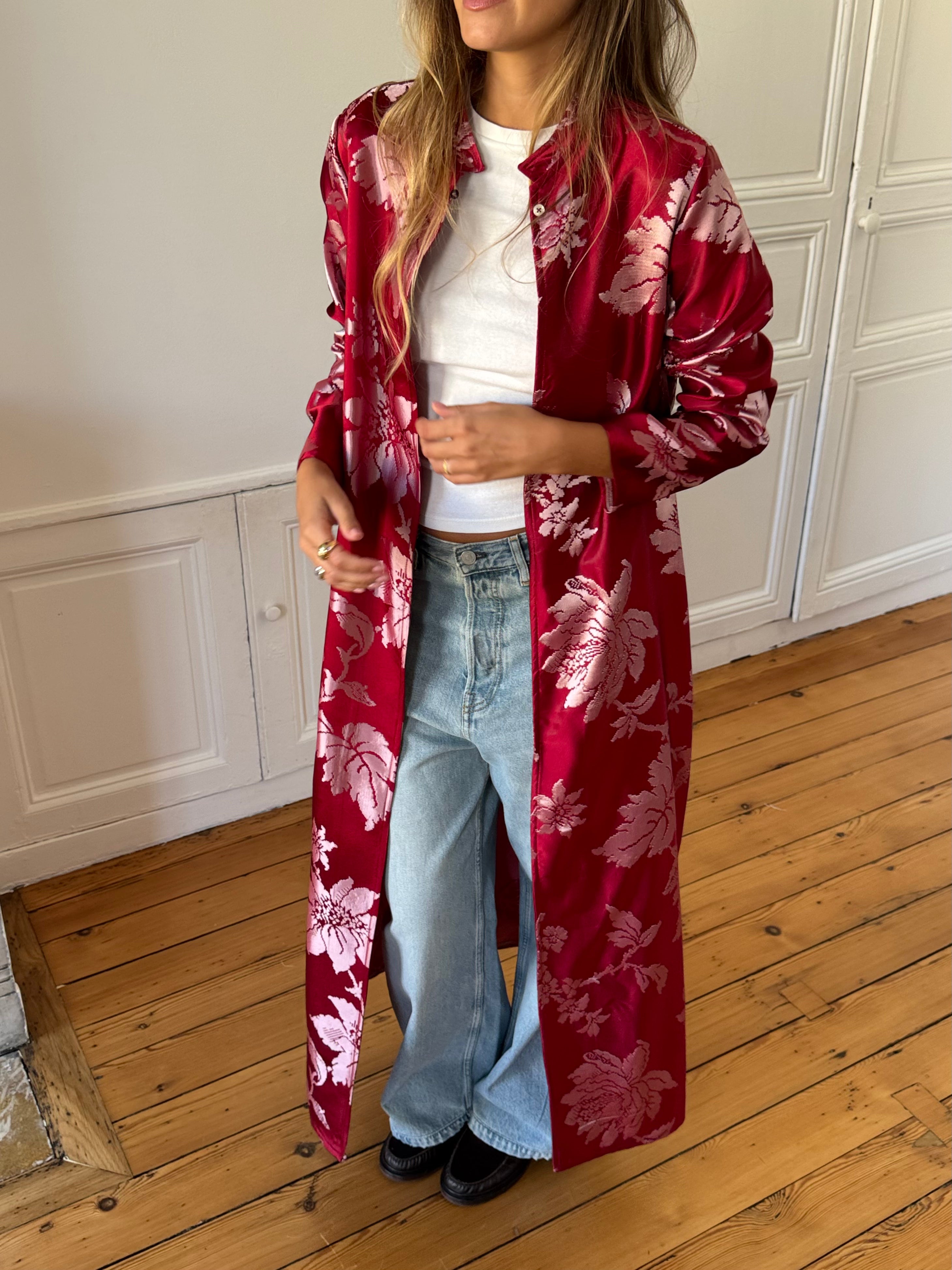 Veste longue upcyclée satinée rouge