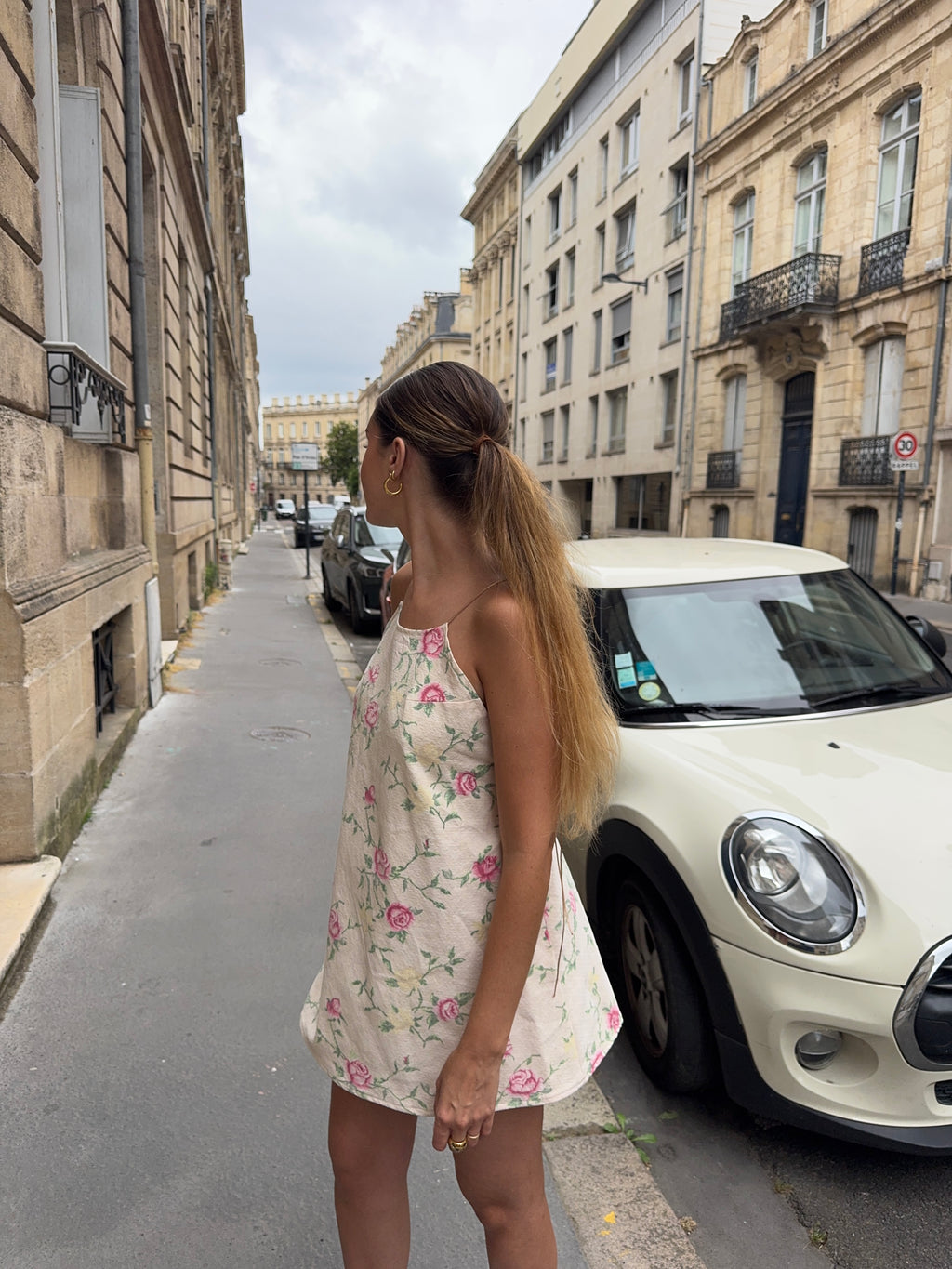 Robe dos nu upcyclée crème à fleurs vintage