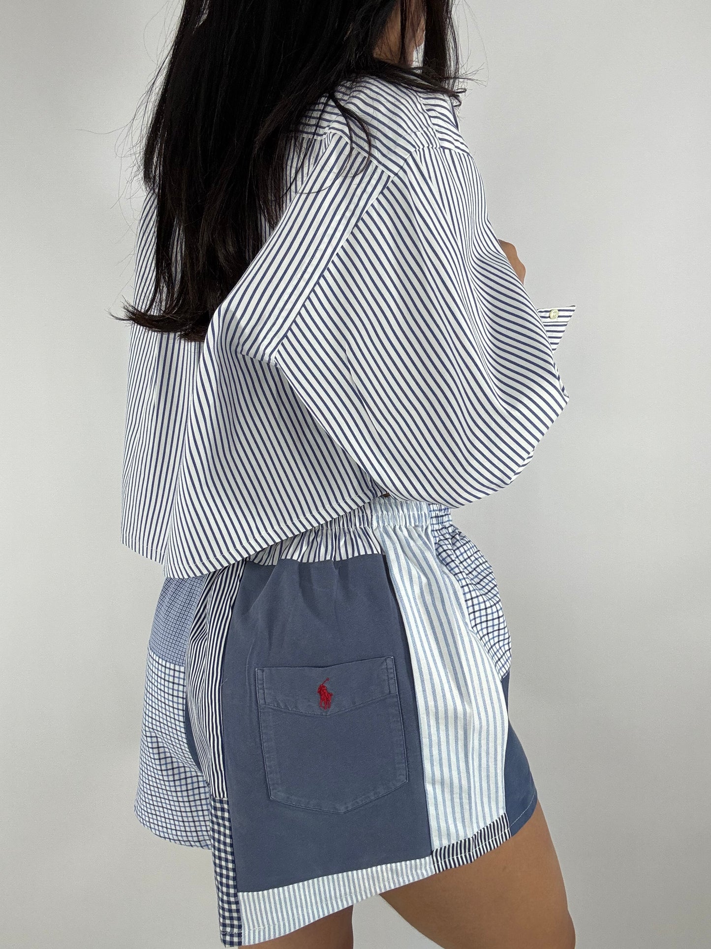 Ensemble upcyclé blanc à rayures bleues et patchwork