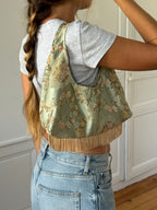 Sac upcyclé satiné vert et franges