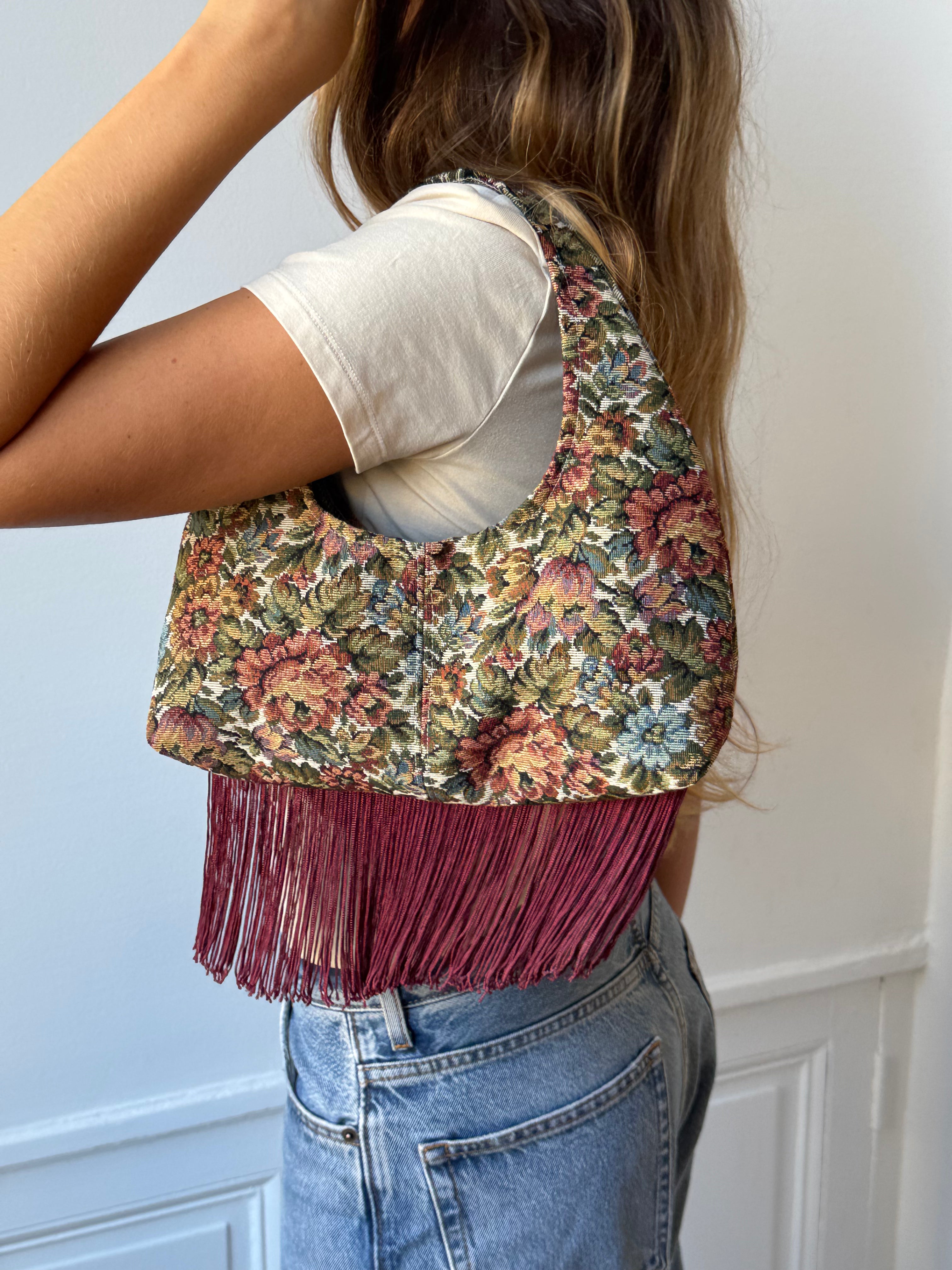 Sac upcyclé à fleurs et franges