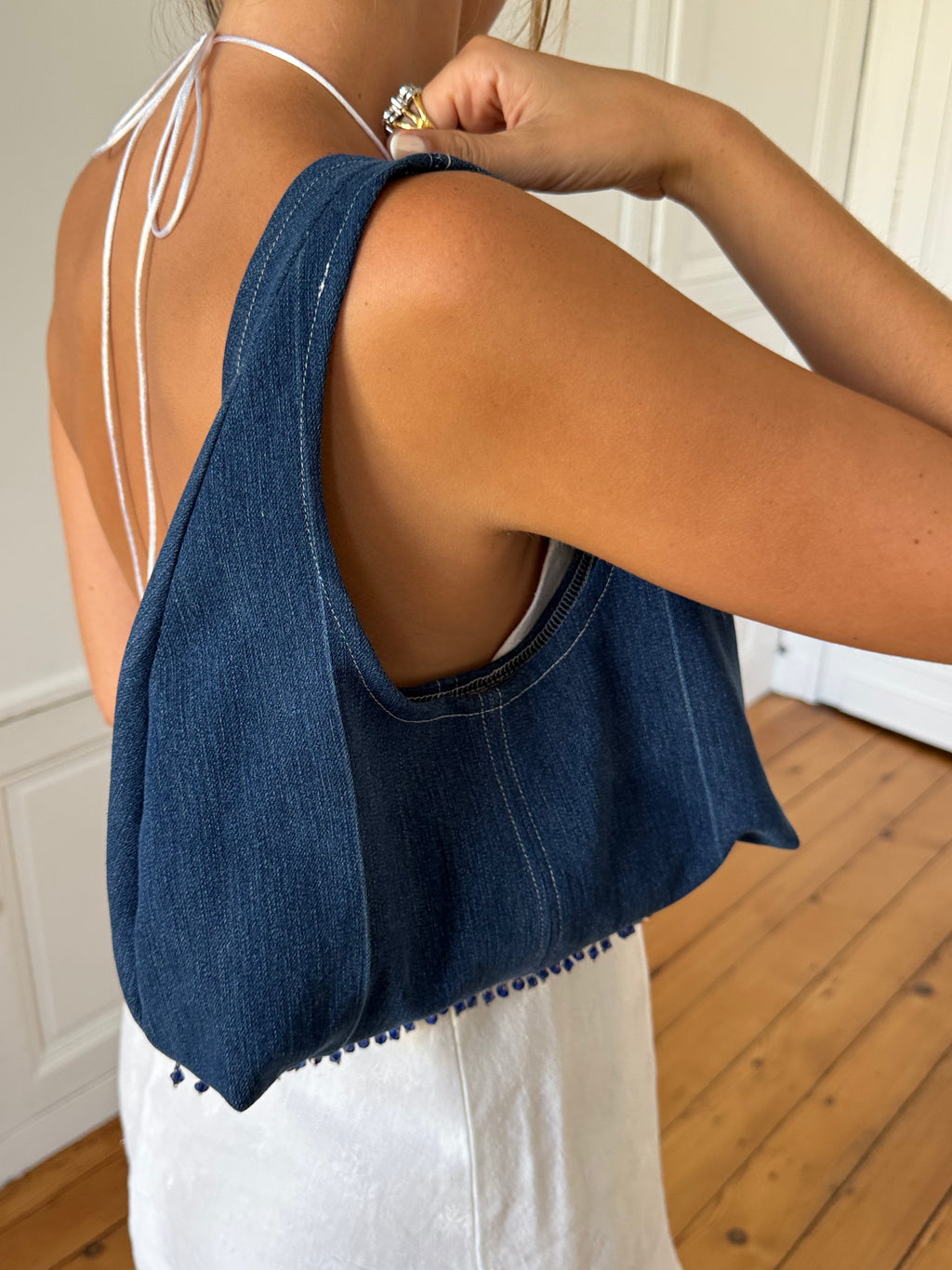 Sac upcyclé denim brut et perles
