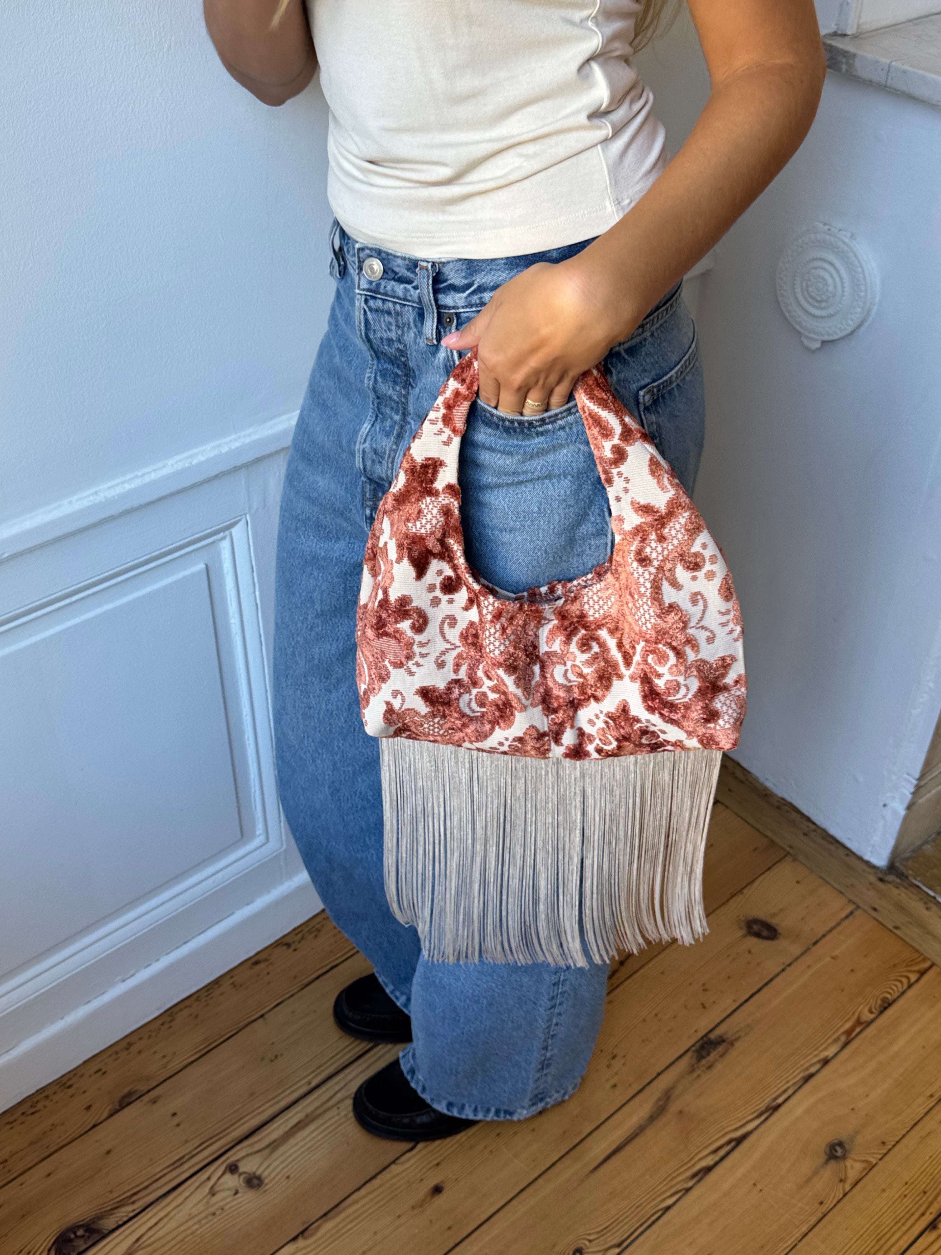 Sac upcyclé à motifs et franges