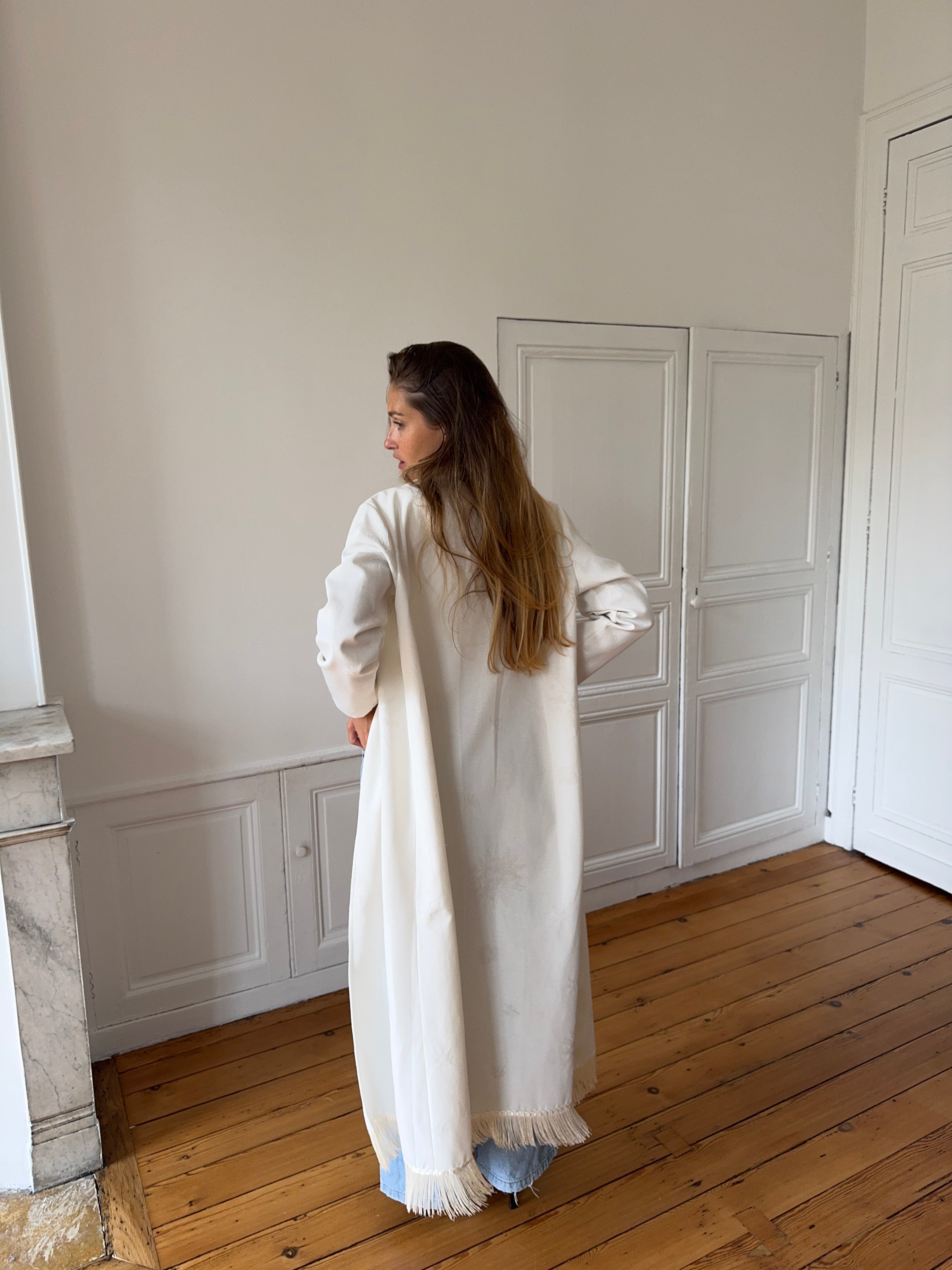 Veste longue upcyclée blanche et franges - M/L