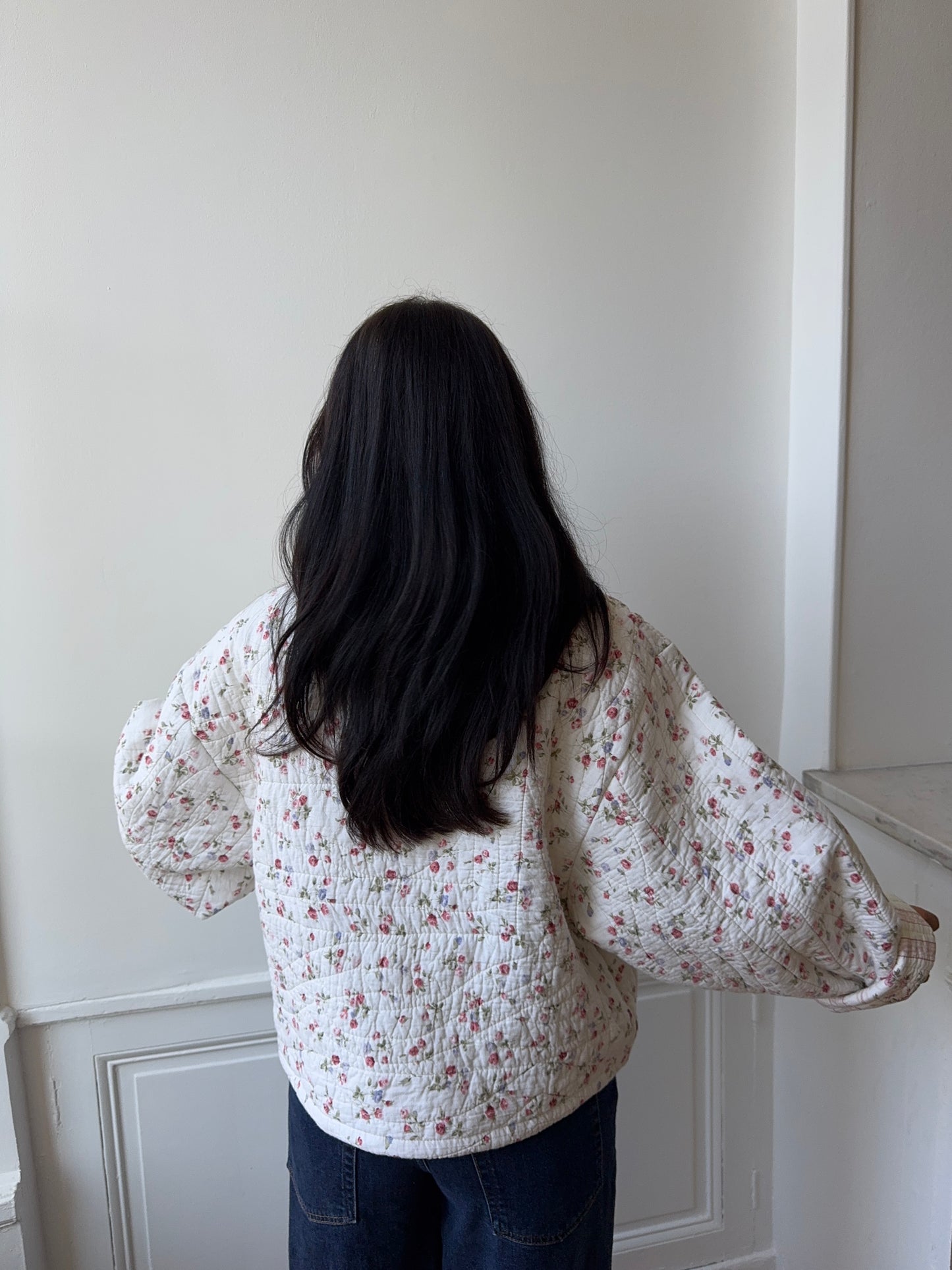 Veste upcyclée matelassée blanche fleurie