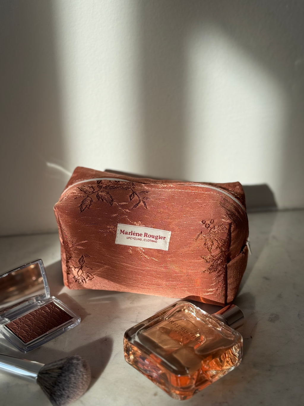 Trousse upcyclée rosée à motifs vintage - petite