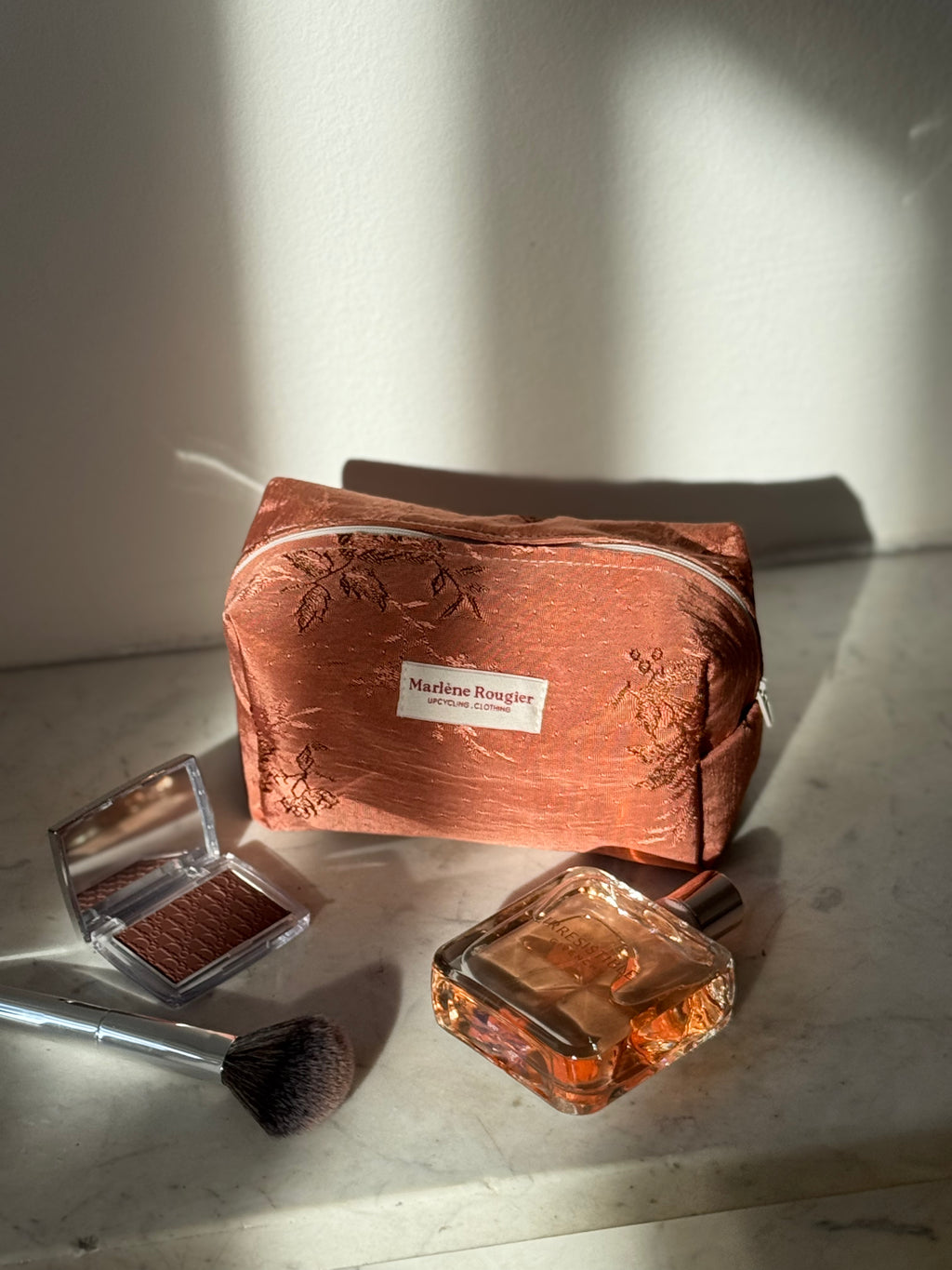 Trousse upcyclée rosée à motifs vintage - petite