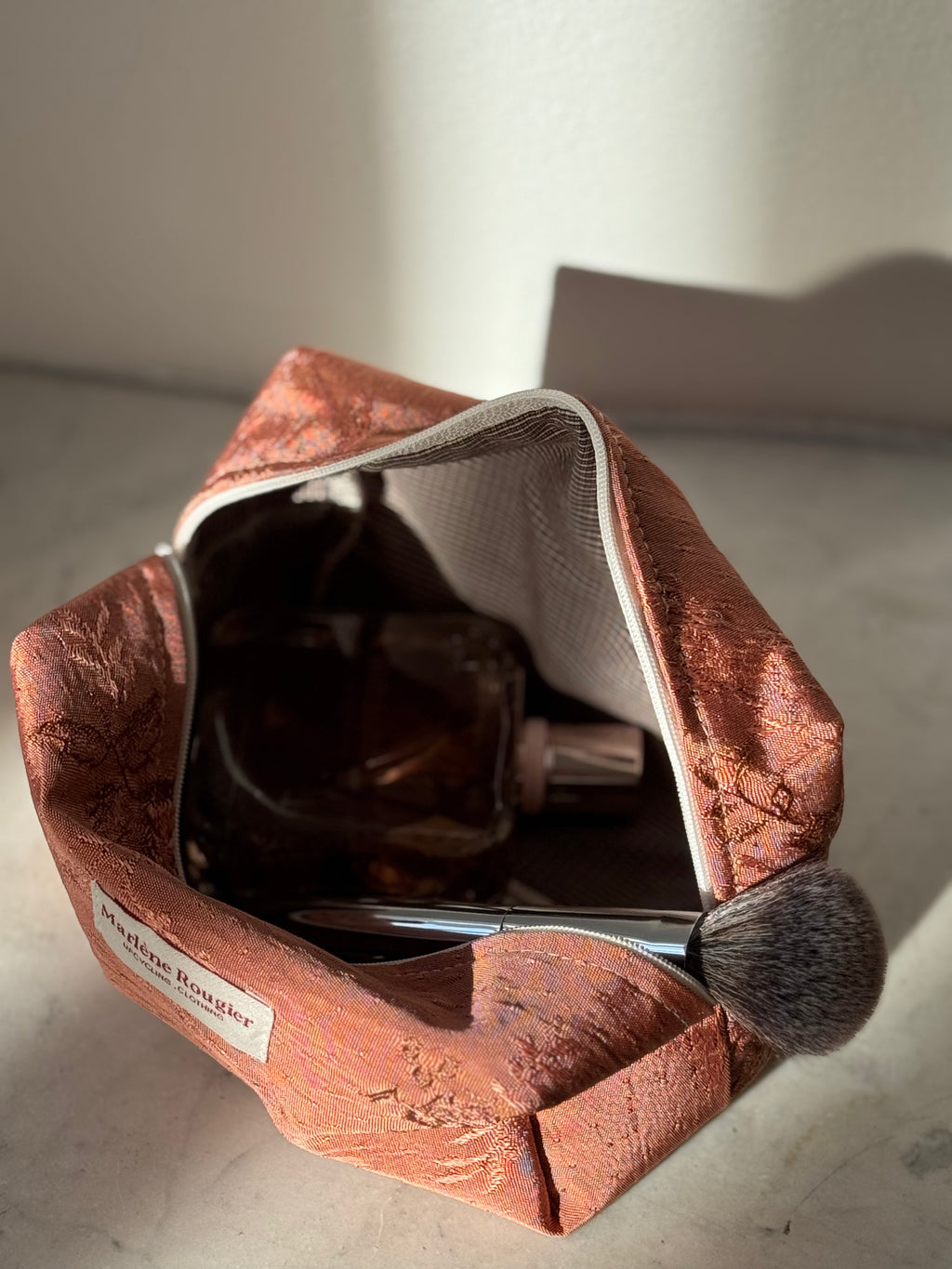 Trousse upcyclée rosée à motifs vintage - petite