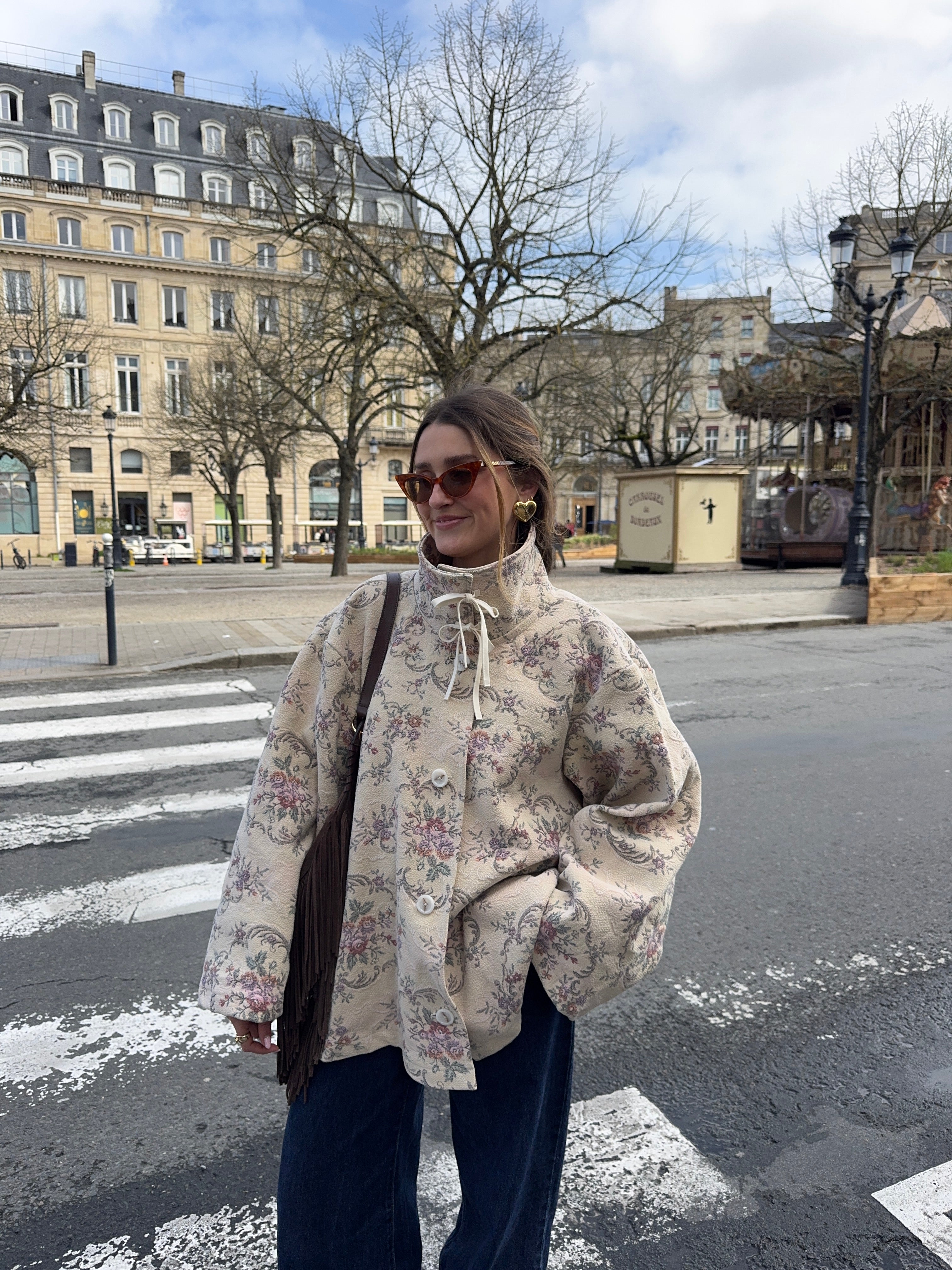 Manteau col montant upcyclé beige à motifs fleurs vintage